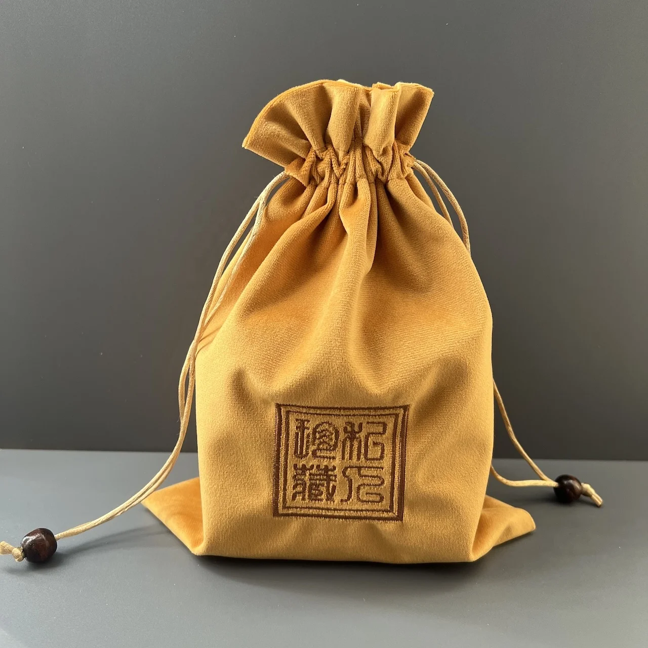 Premium Large Drawstring Velvet bags with Custom Embroidered Logo Velvet Dust Bag Jewelry Velvet Pouch