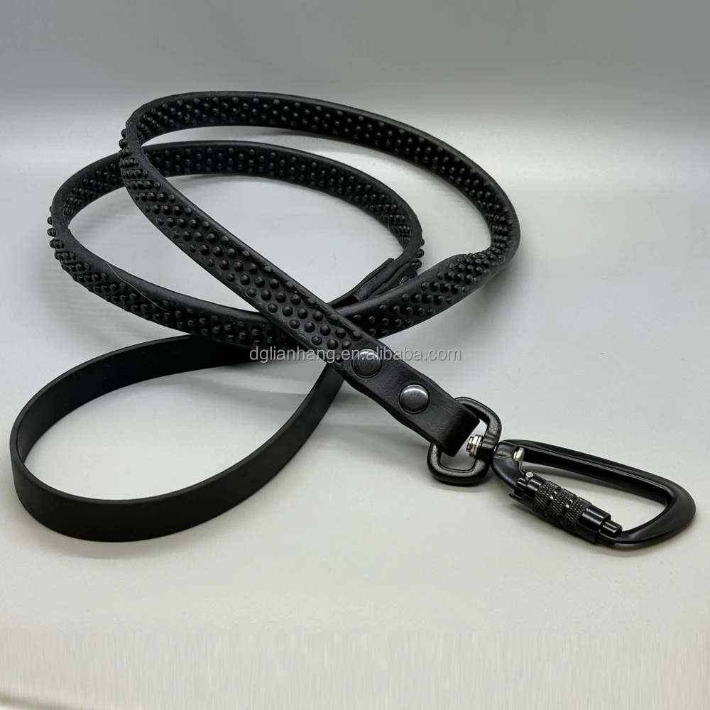 Soft wlking dog leash for pet owners seeking both durability and comfort during walks or training sessions