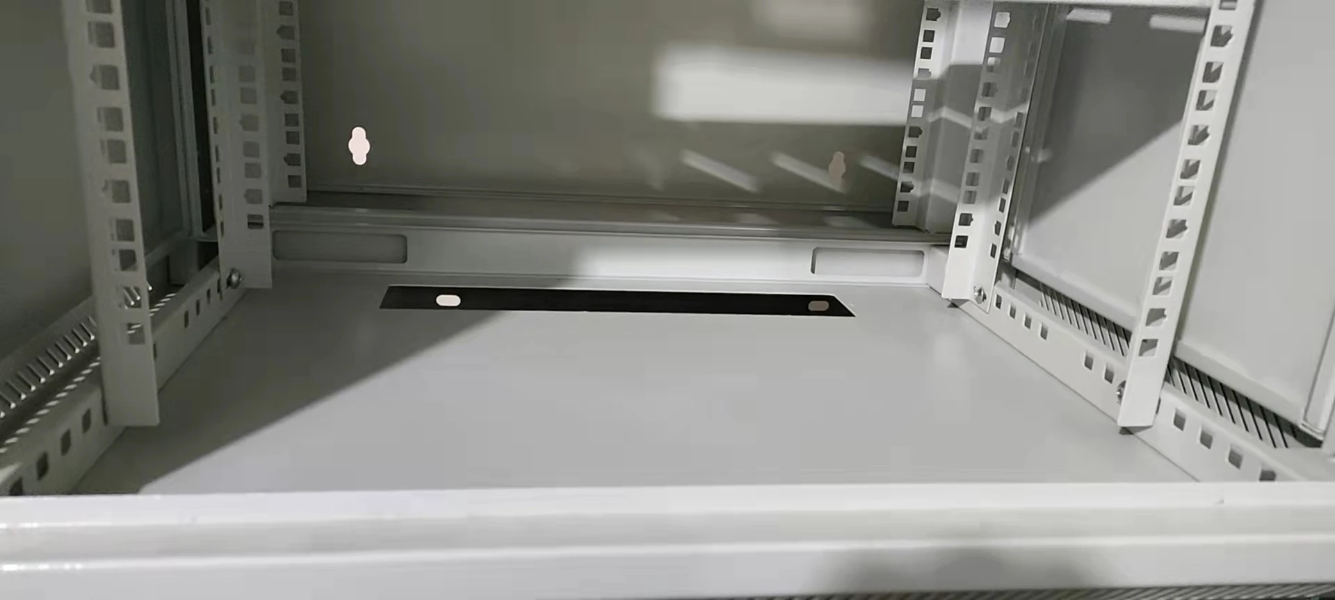 Made in China wall mount  assemble  19 inches double section rack Wall hanging 9U server cabinet