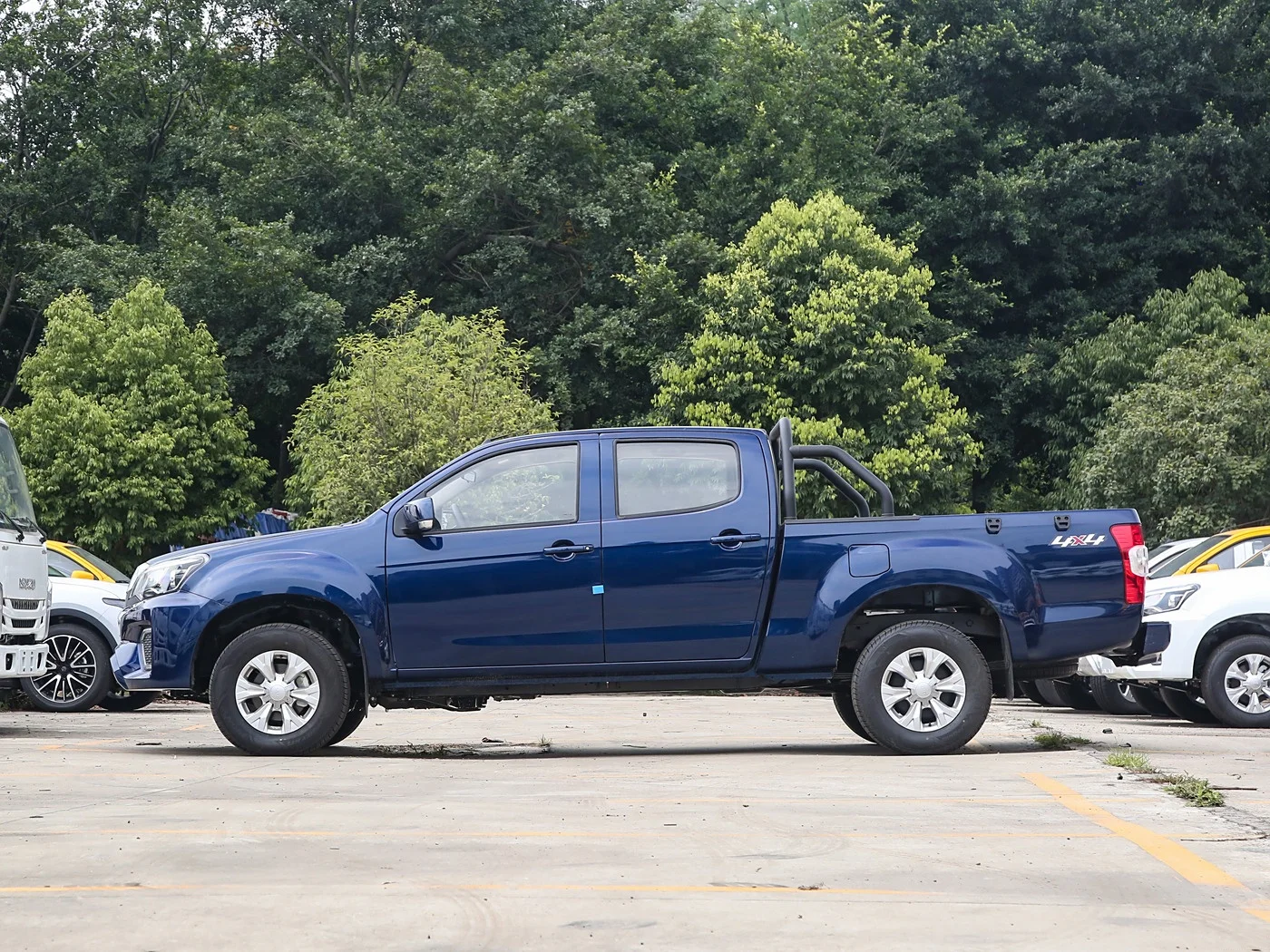 2023 Cheap pickup truck made in China ISUZU JIM with high configuration and high performance oil truck