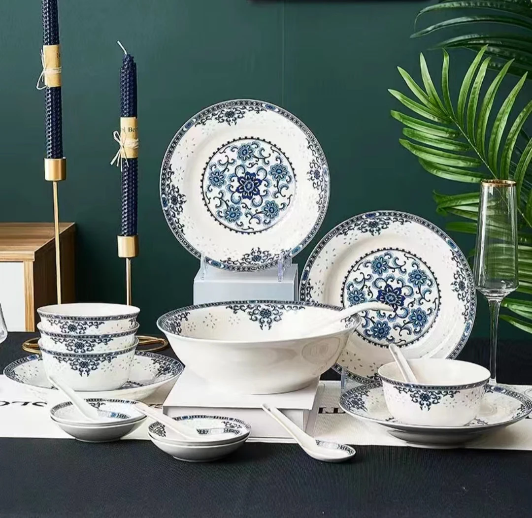 Porcelain Tableware Set Luxury 18-head Blue and White Dinnerware Sets Ceramic Blue Italian Teapot Napkin Rings Set of 4