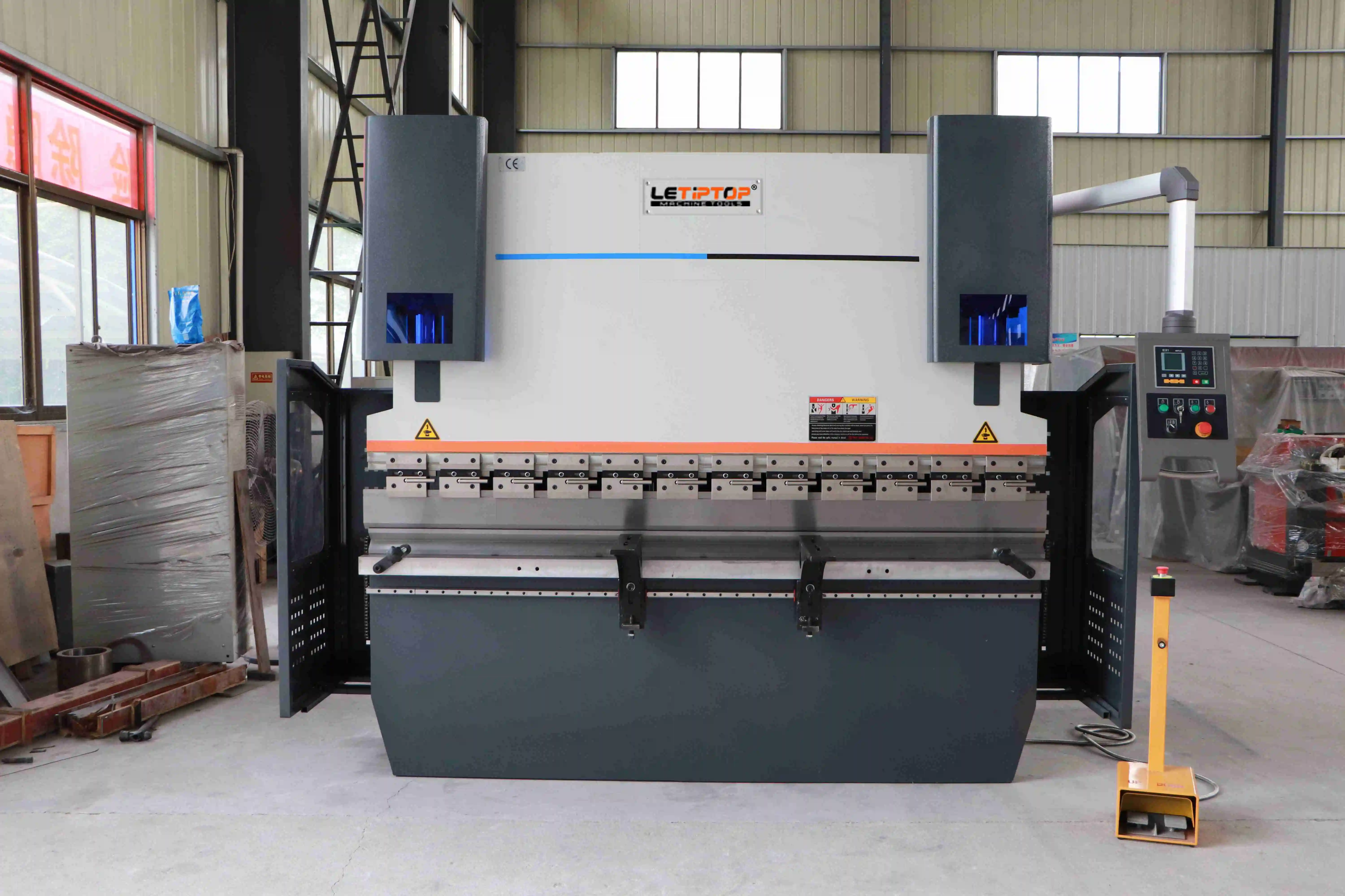 Widely used China LETIPTOP CNC servo hydraulic press brake with back gauge