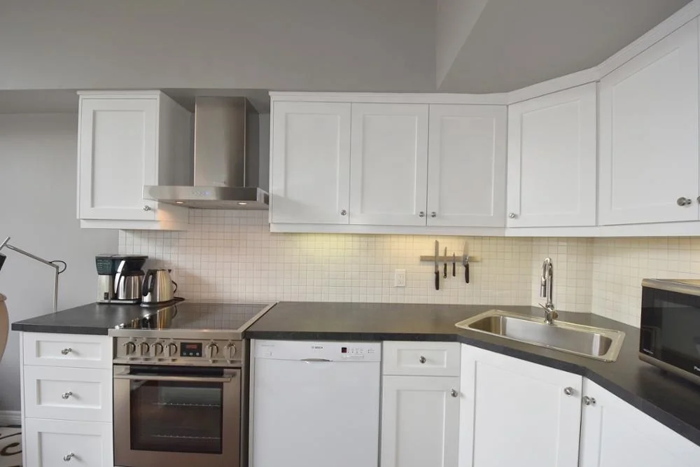 Professional custom American ash wood shaker door cream wood kitchen cabinet for home kitchen