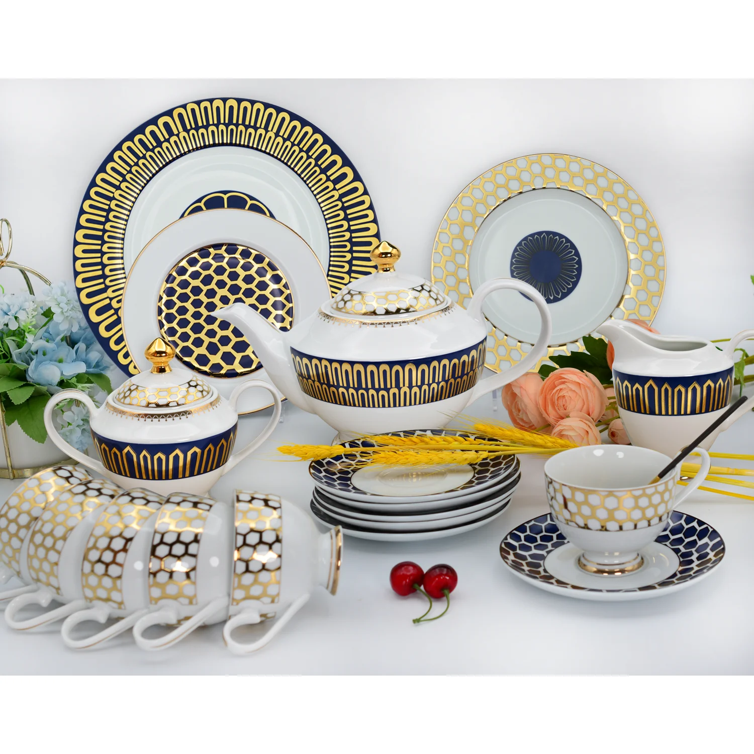 Famous Brand Same Design Modern Luxury Porcelain High Dinner Dinner Set with 24k Pure Gold Decoration