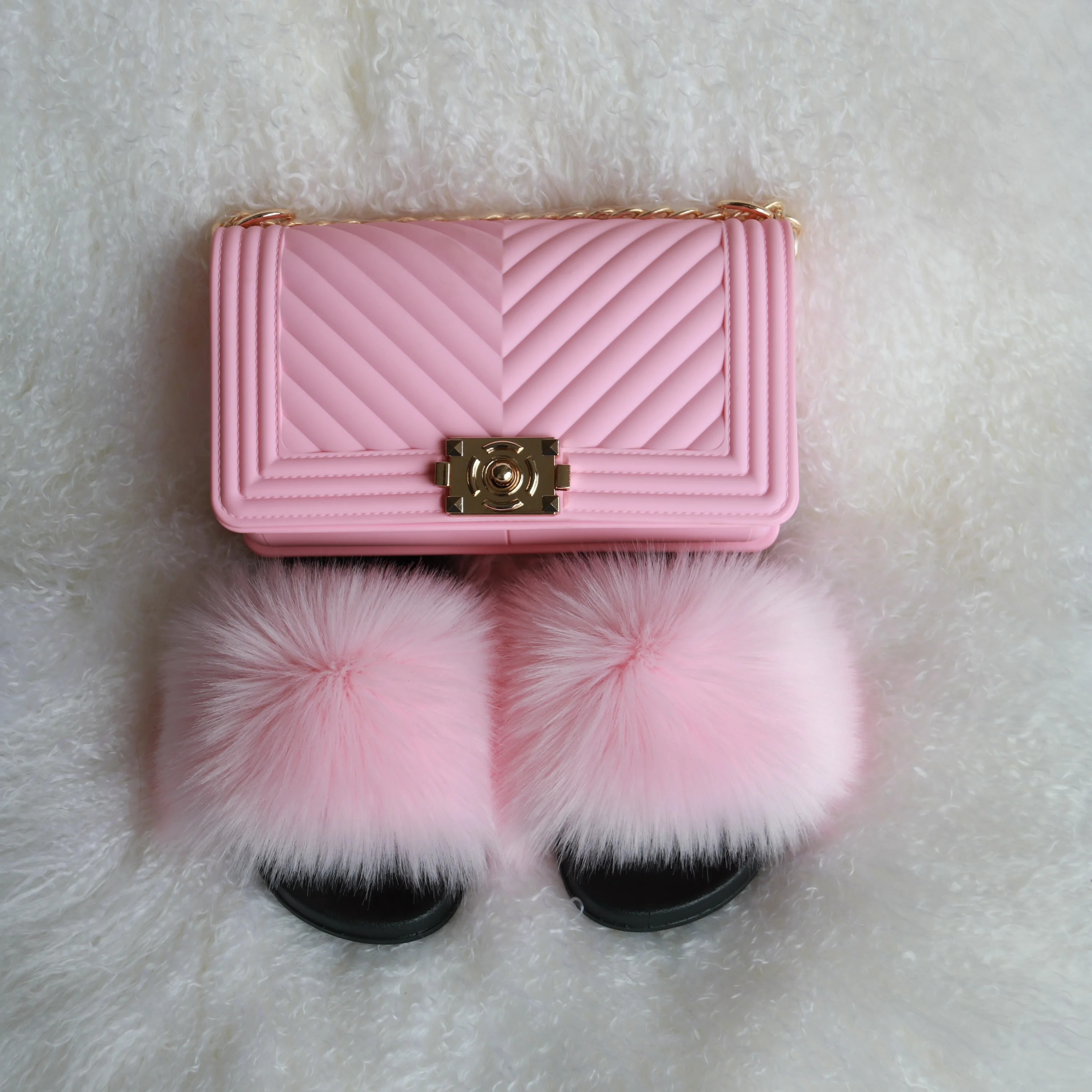 
Factory Wholesale Fast Ship Soft Luxury Matched Colors Fox Fur Slides Ladies Jelly Purse 
