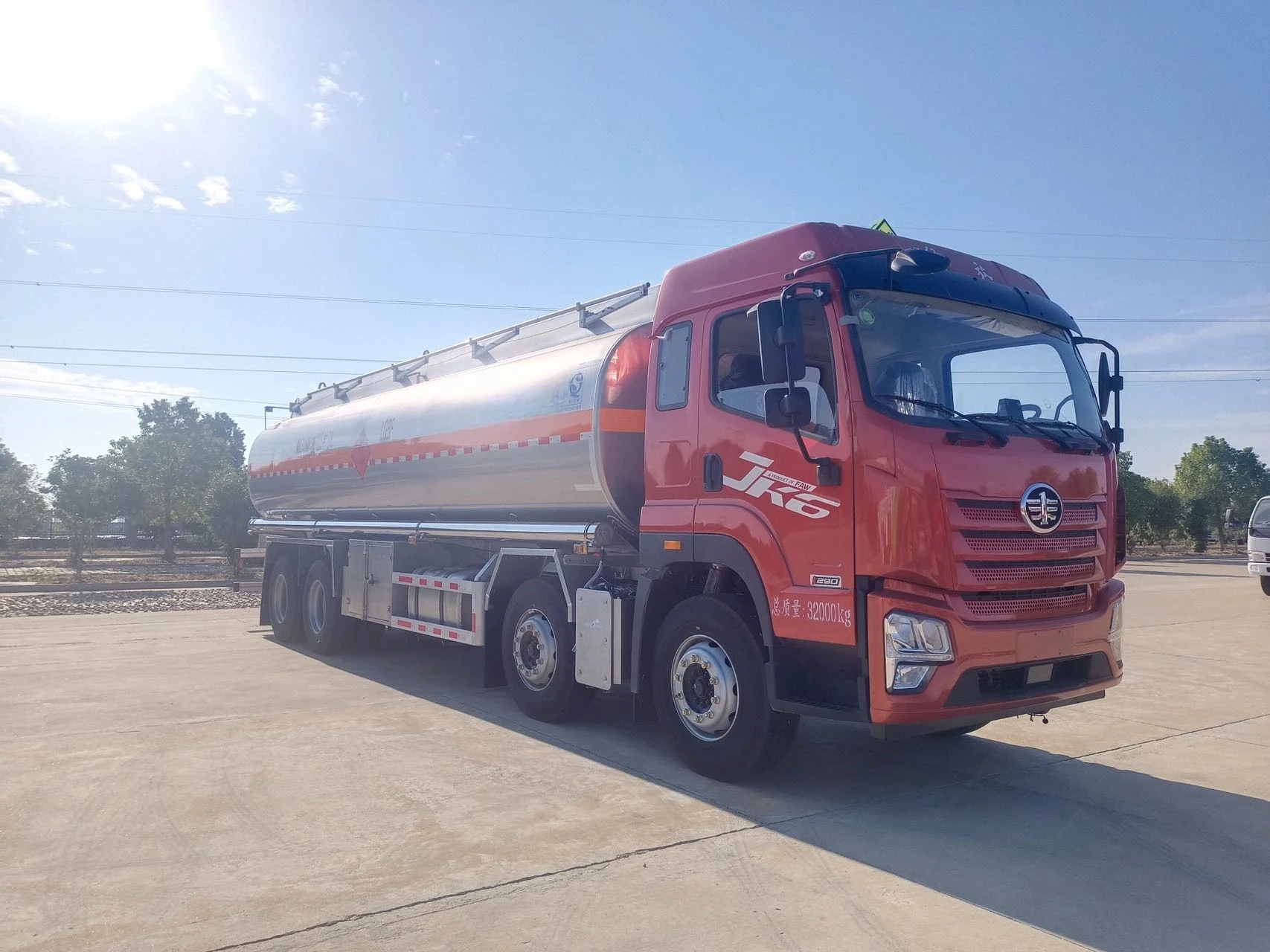 SHANMCN 8x4 сверхмощный нефтяной автоцистерна: 31 кубический метр Ручной трансмиссия для хранения воды и химикатов