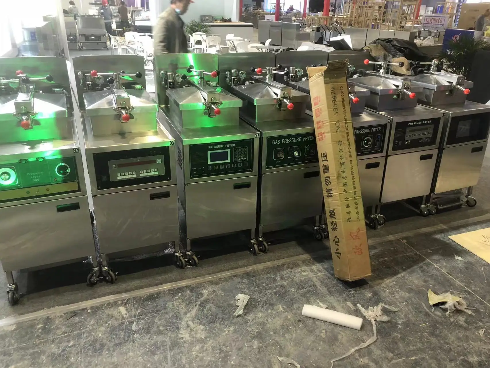 Henny Penny PFE500 4-Head Electric Pressure Fryer with Computron 8000 Controls - 3 Phase