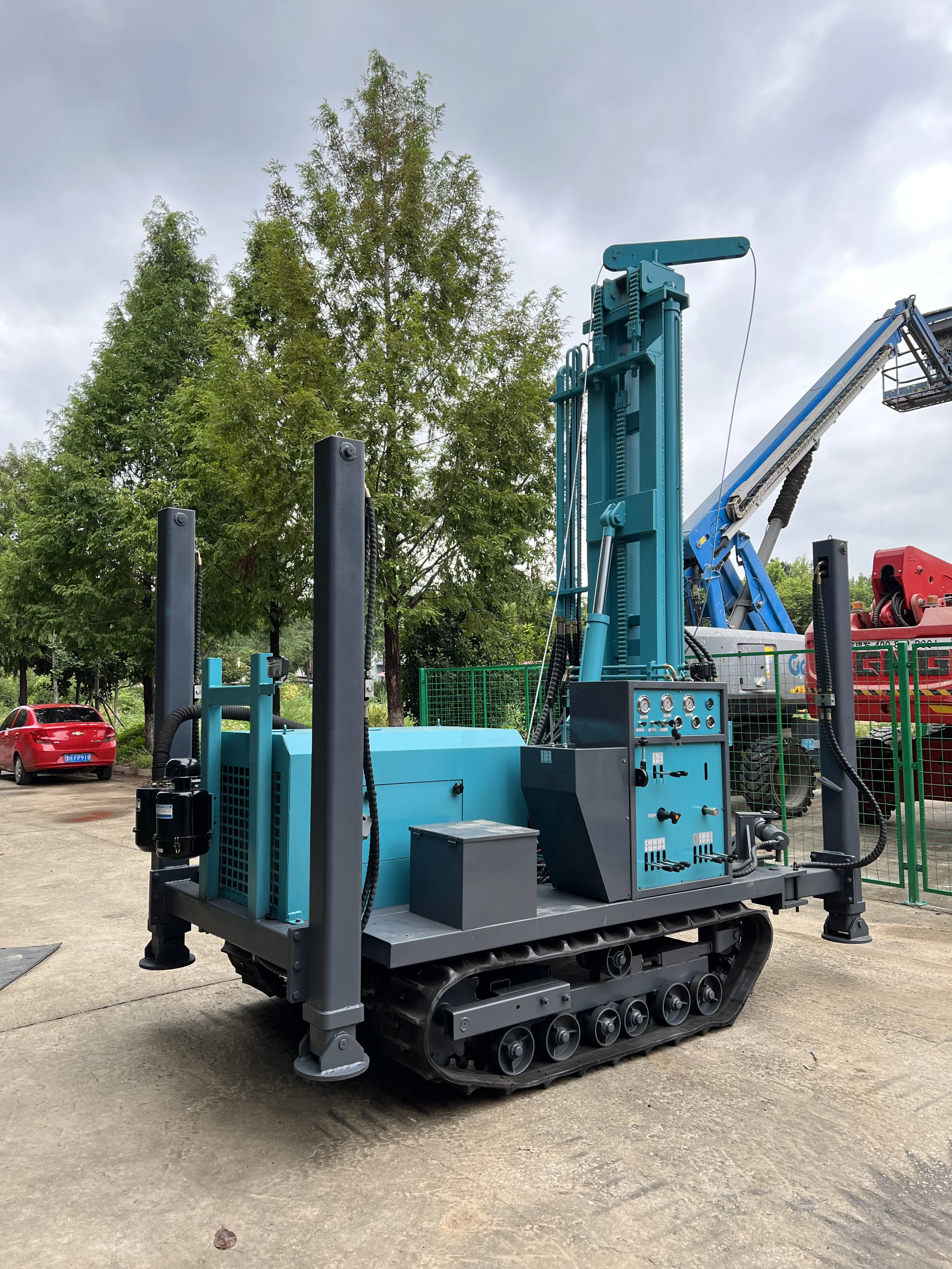 crawler durable rotary pneumatic drilling and blasting hammer Efficiency drill borehole drilling rig