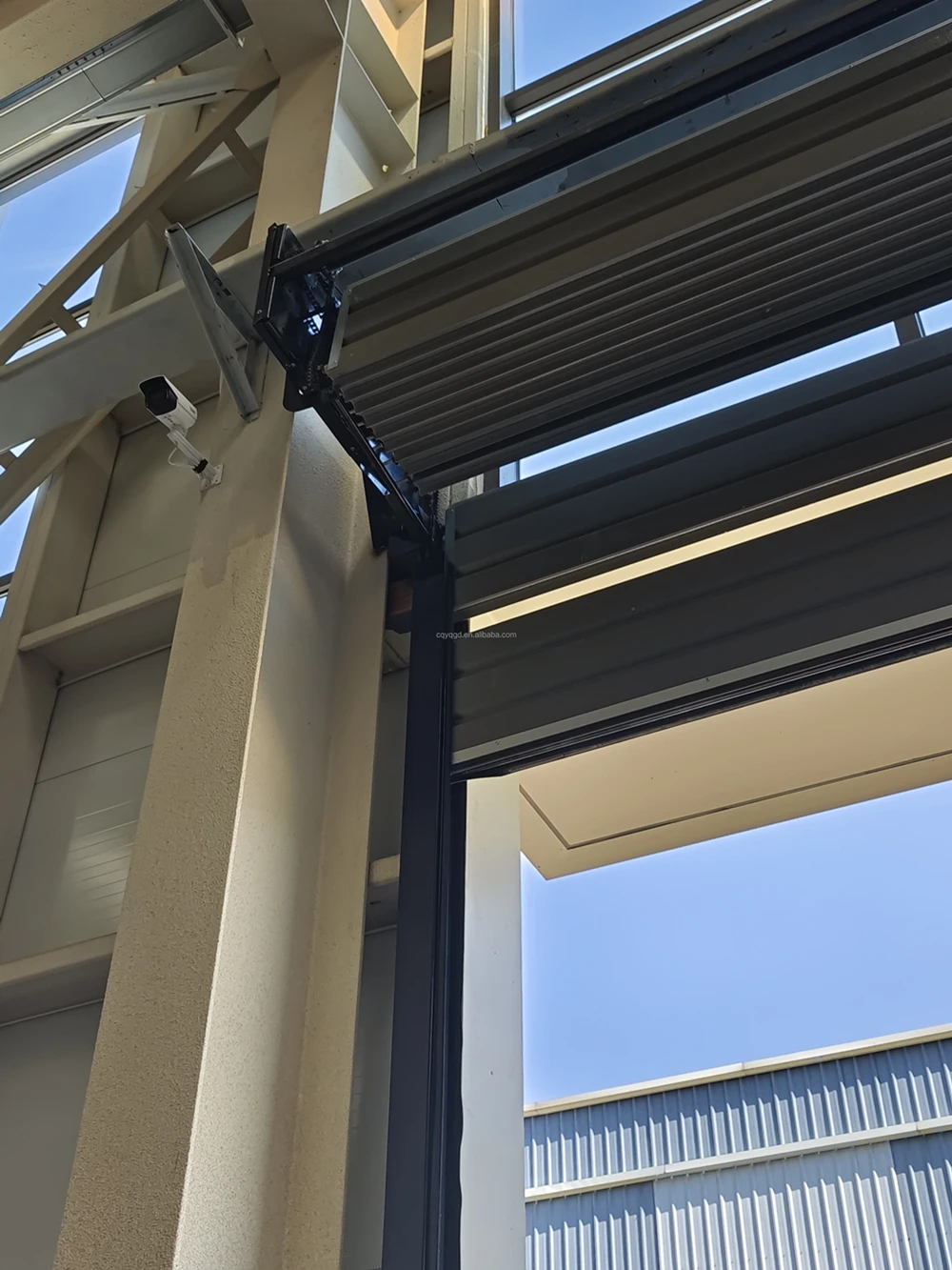 Electric Steel Top Hanging Sectional Door Durable Stacking Gate