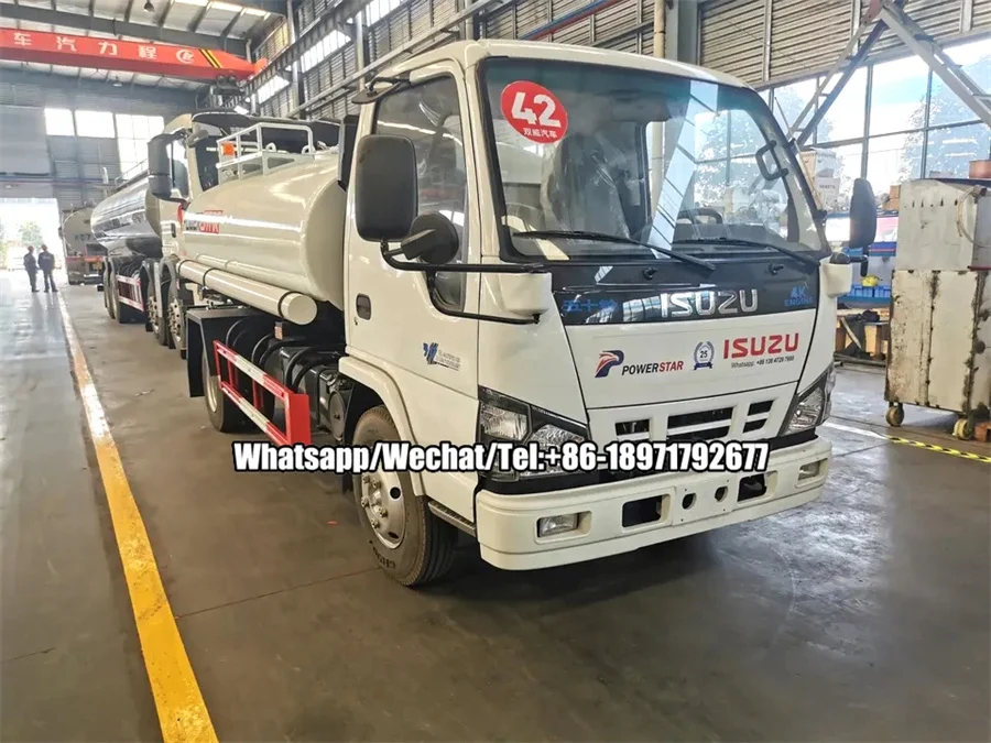 Japan Isuzu 6000 Liter Drinking Water Tank Sprinkler Truck 4X2 Water Carrier Truck for Sale