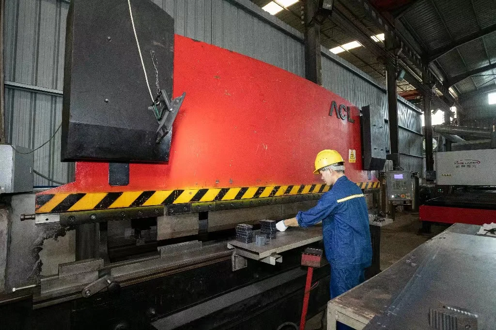 Heavy plastic single shaft shredder case pet bottle cutting crusher plastic machine