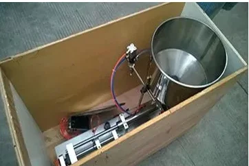 
Xiangbo factory produces a semi-automatic two-head horizontal paste filling machine that can fill 35 bottles in one minute. 