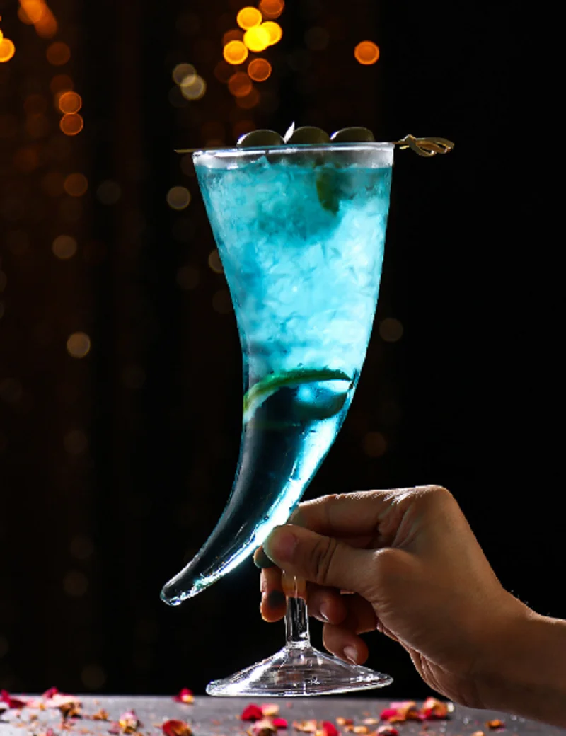 Ice cream cup juice drinking glasses 350ml cocktail glass crescent moon wine glass on horn shaped wine glass cup