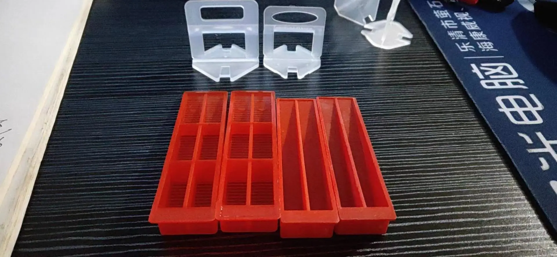 High quality tile spacers 1mm leveling system floor tile leveling clips for tile alignment