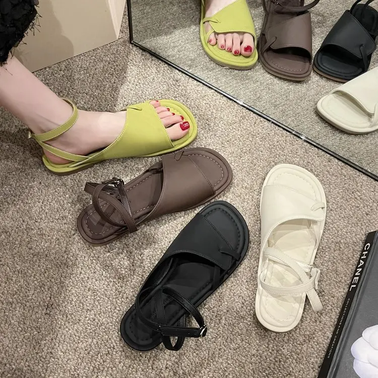 High quality luxury brand French retro flat Roman sandals for women summer thick heels for women 2023 new beach casual sandals