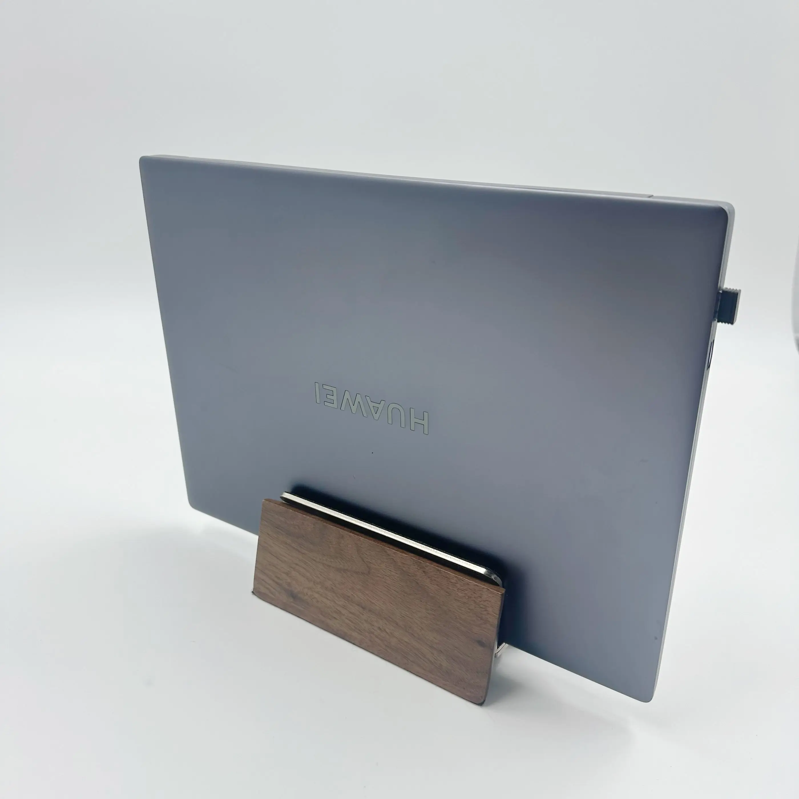 Convenient Desktop Vertical Wood Desktop Vertical Notebook Riser Stand Tablet Bracket Wooden Laptop Stand