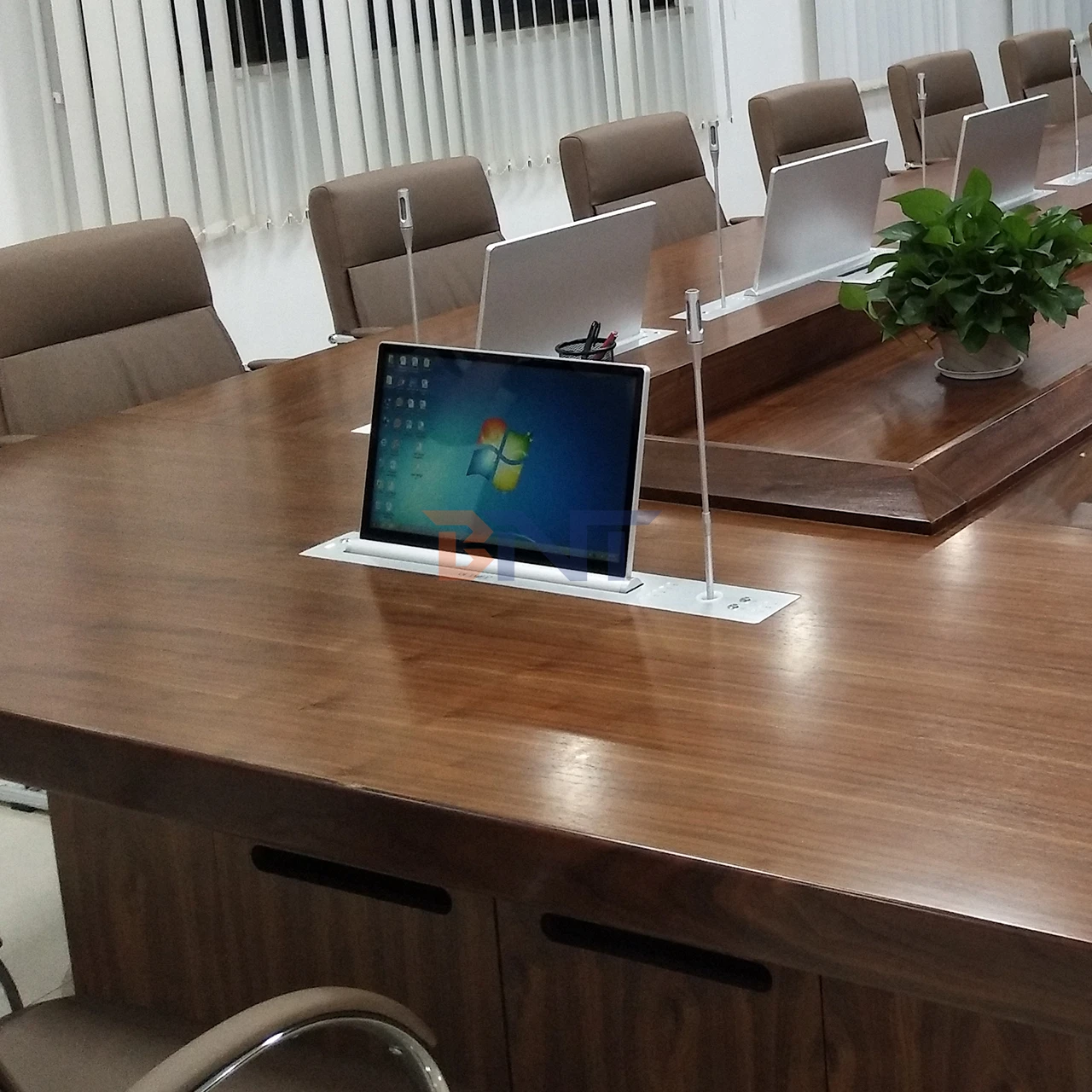 Conference Room LCD Monitor Lift with Retractable Design