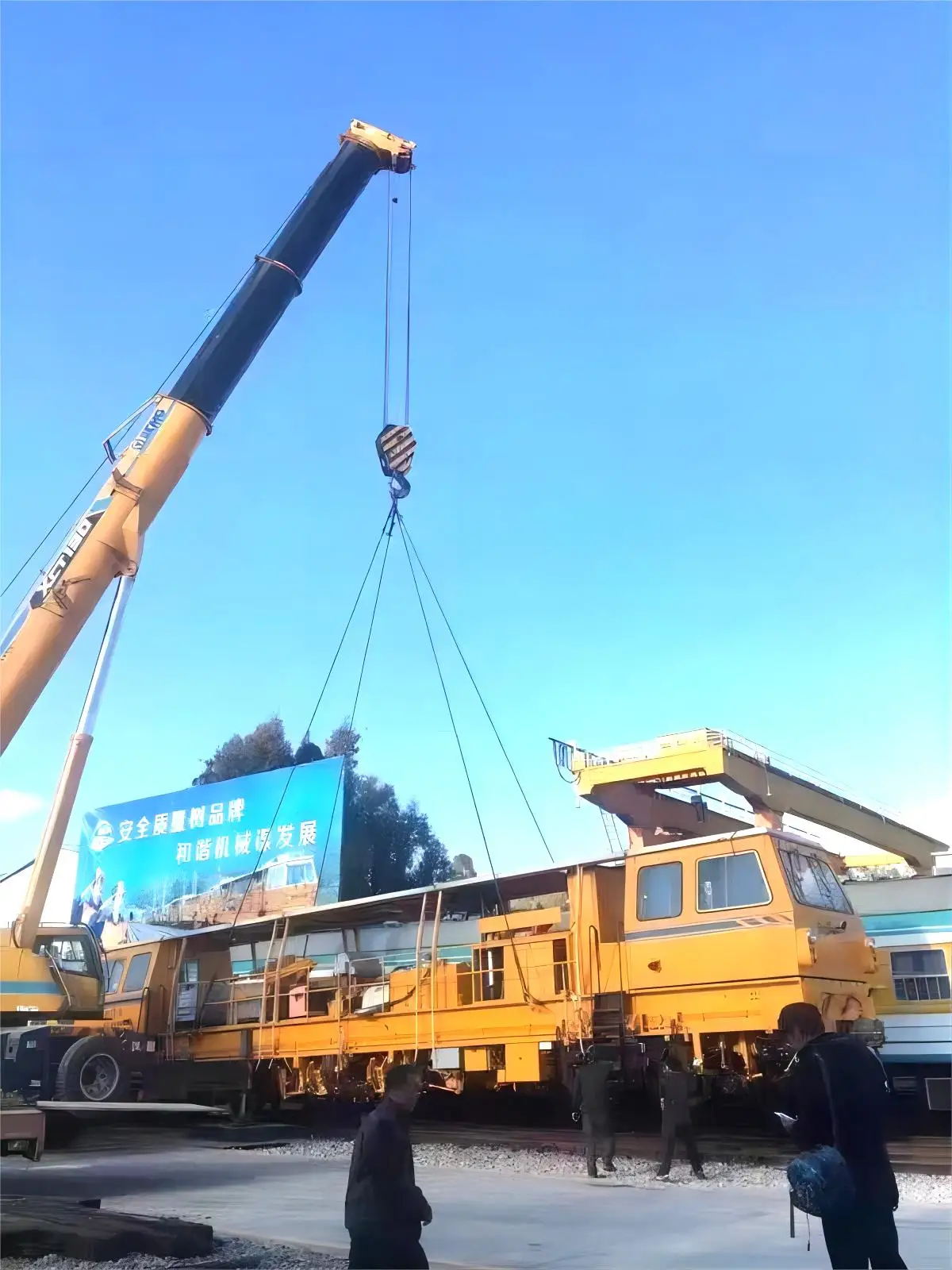 XCMG 130ton truck crane XCT130 used crane trucks for sale