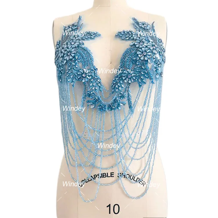 Вышивка ручной работы с кристаллами