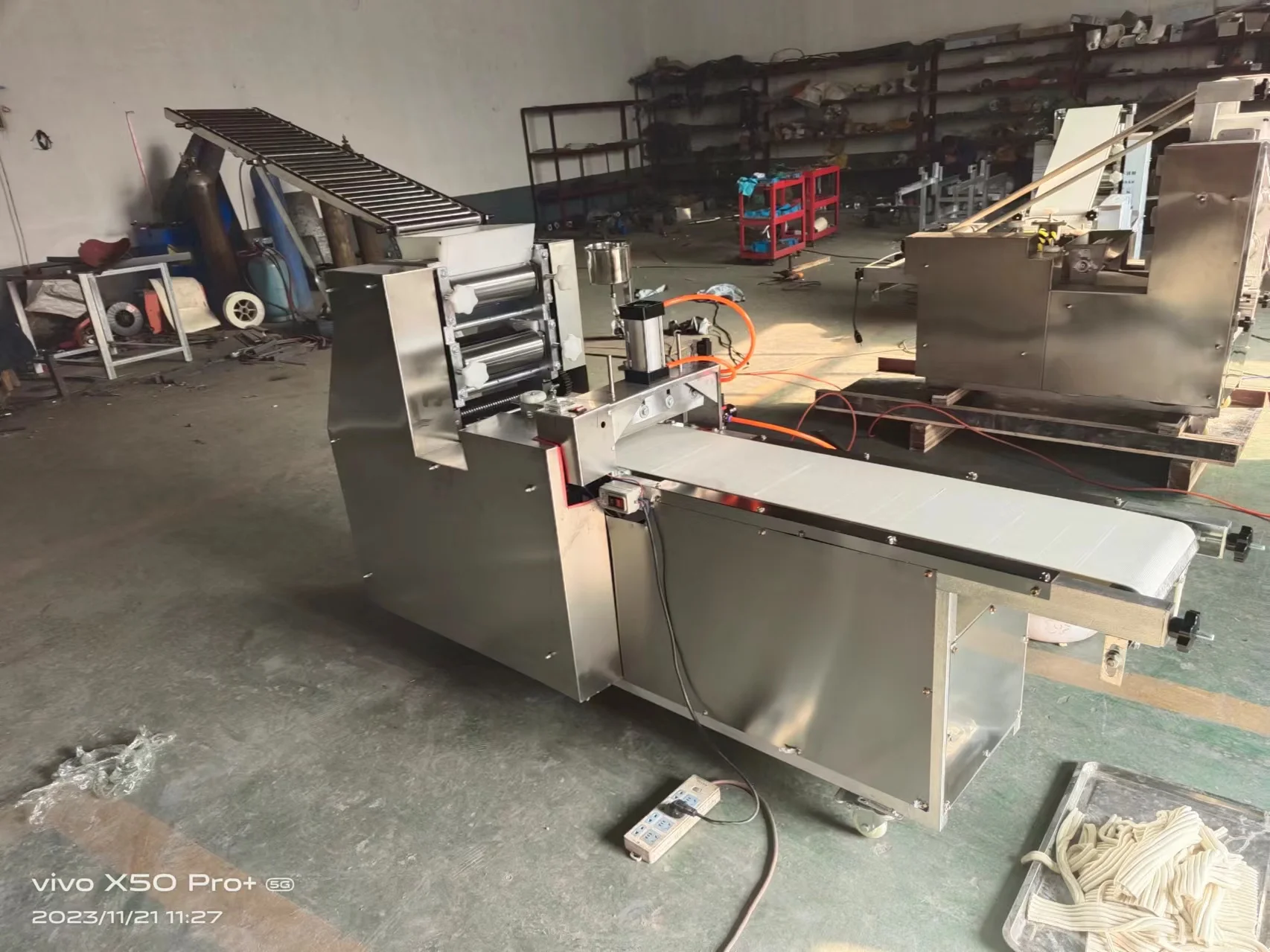 2024 new fully automatic bakery bread press pizza ball cutter cutting Croissant croissant leather making machine for sales