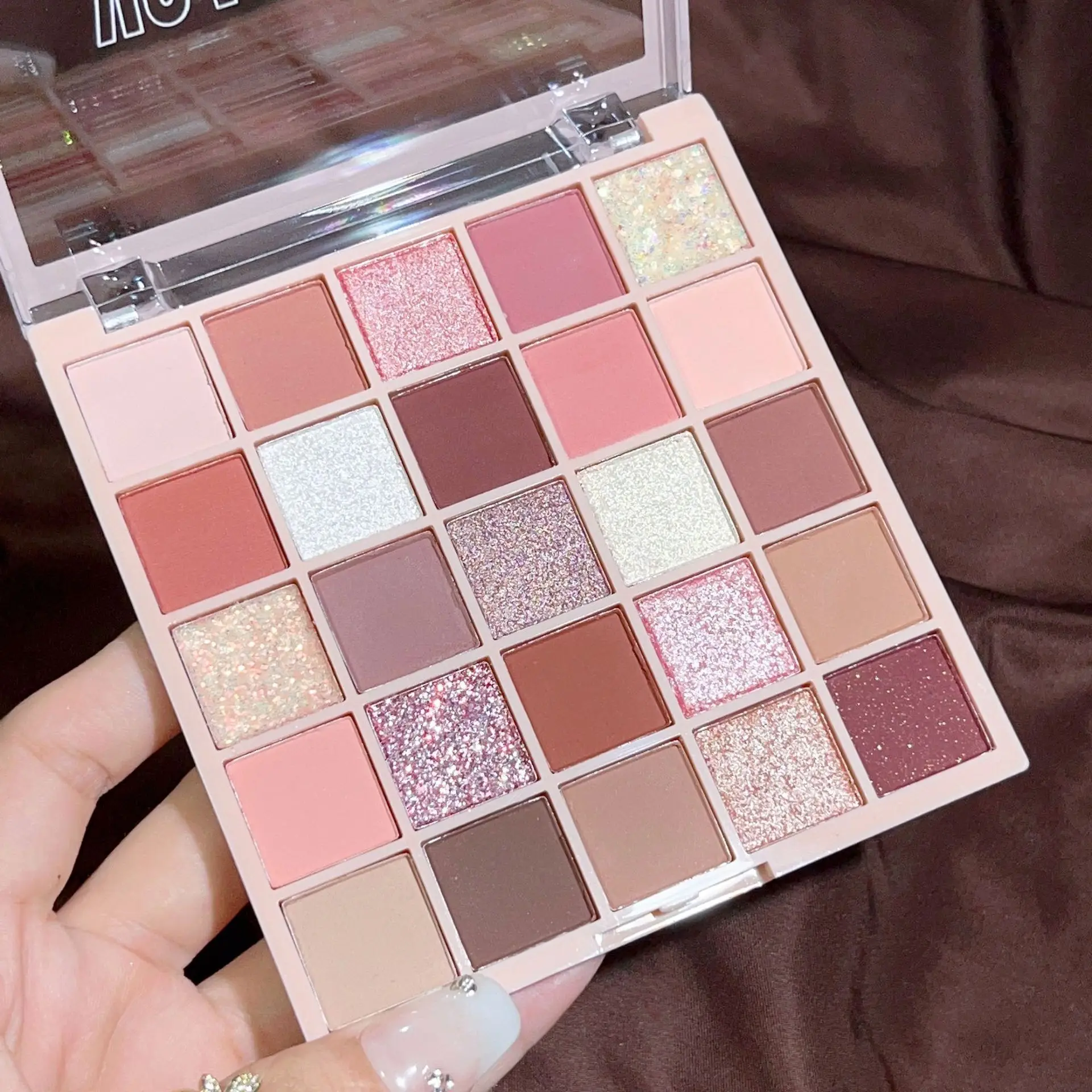 wholesale cosmetic 26 color clear case eye shadow black white and red pallet eyeshadow large eyeshadow makeup pallette