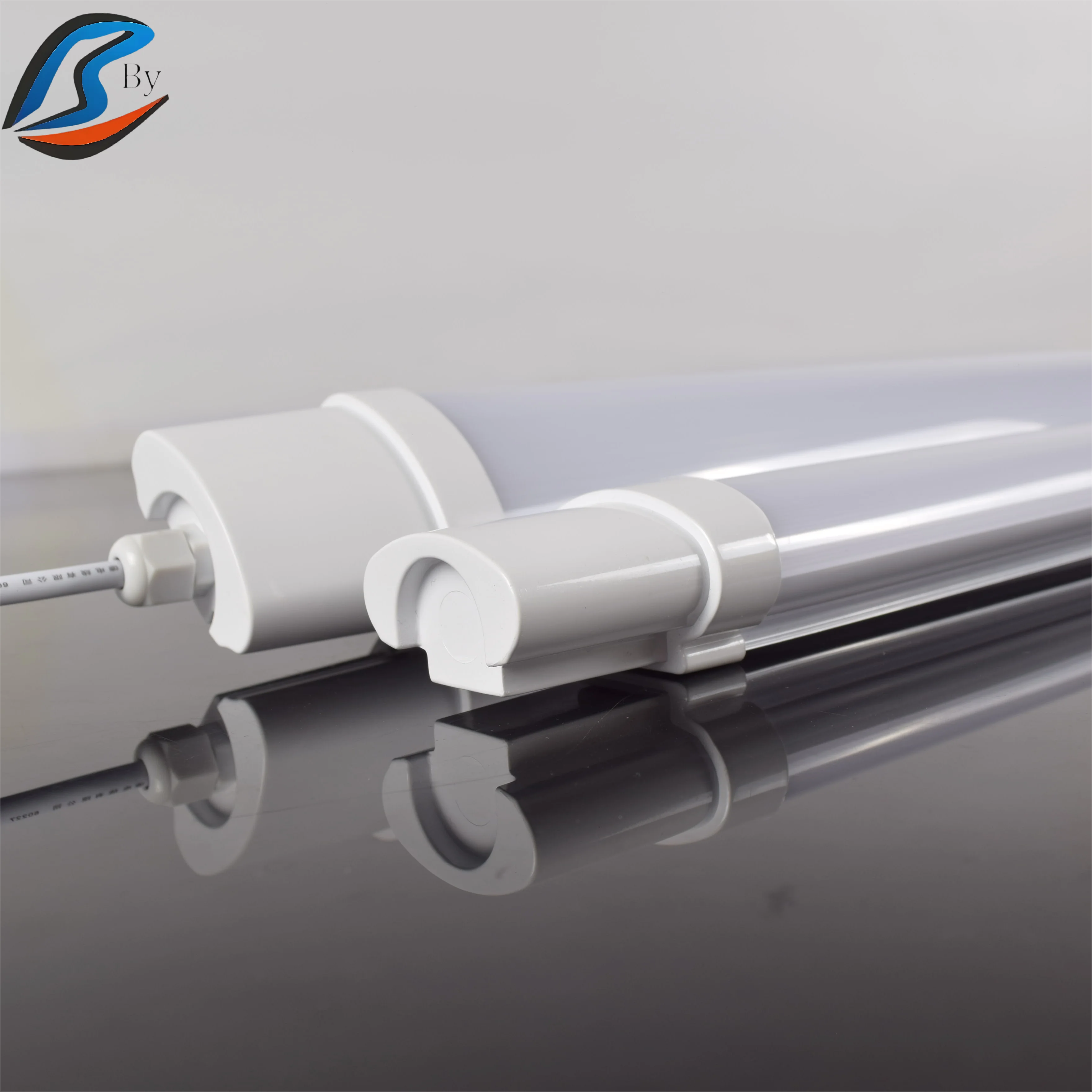 Super Bright  Hot Sale Vapor Tight Lamps Linear Light Waterproof LED IP65 Triproof Lamp Steel Clips