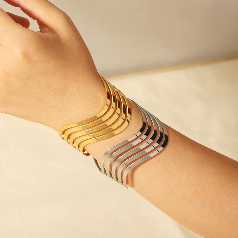 Waterproof 18k Gold Plated Stainless Steel Jewelry Three Layer Hollow Wave Opening Bangles for Women