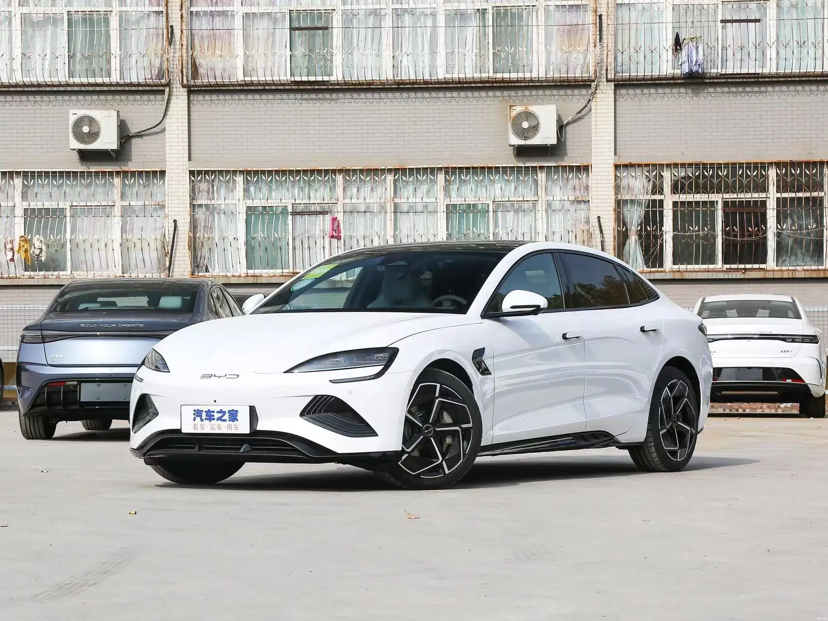 Хорошая цена BYD Seal 650 км 4WD Performance Edition б/у электромобили поворот слева Новая энергия 5 сидений 0 автомобили