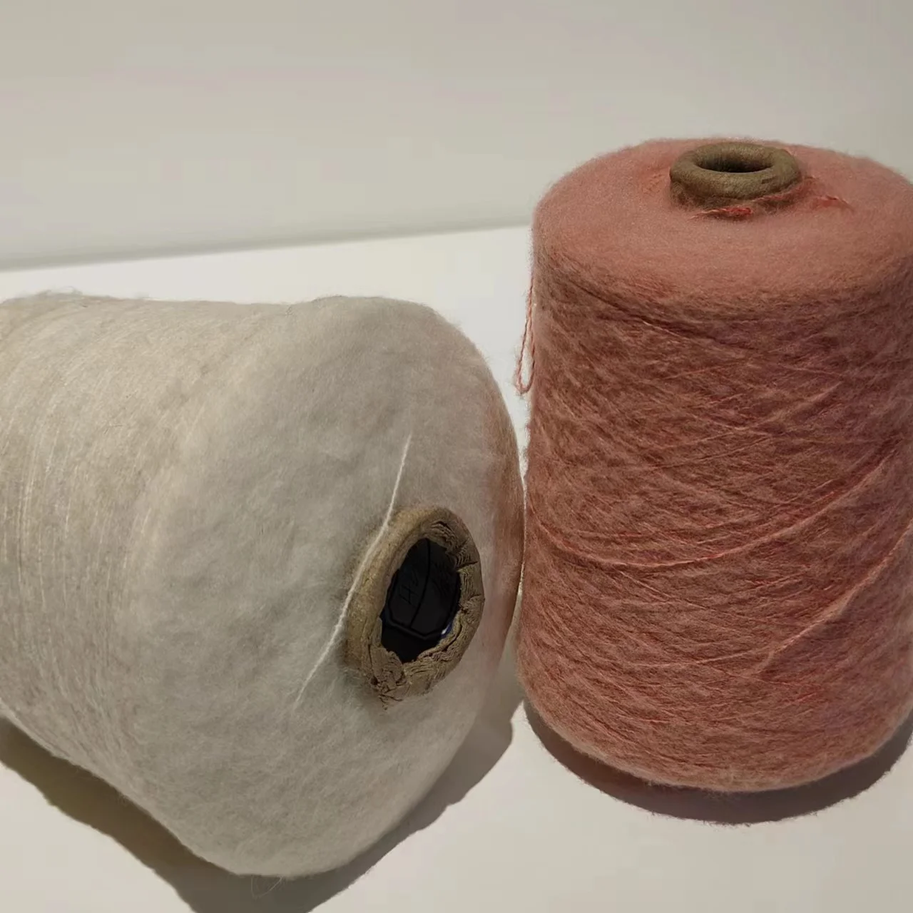 100% Cashmere 2/26nm Knitted Sweater Cashmere Coat Fabric Brushed Yarn Mongolian Cashmere Yarn