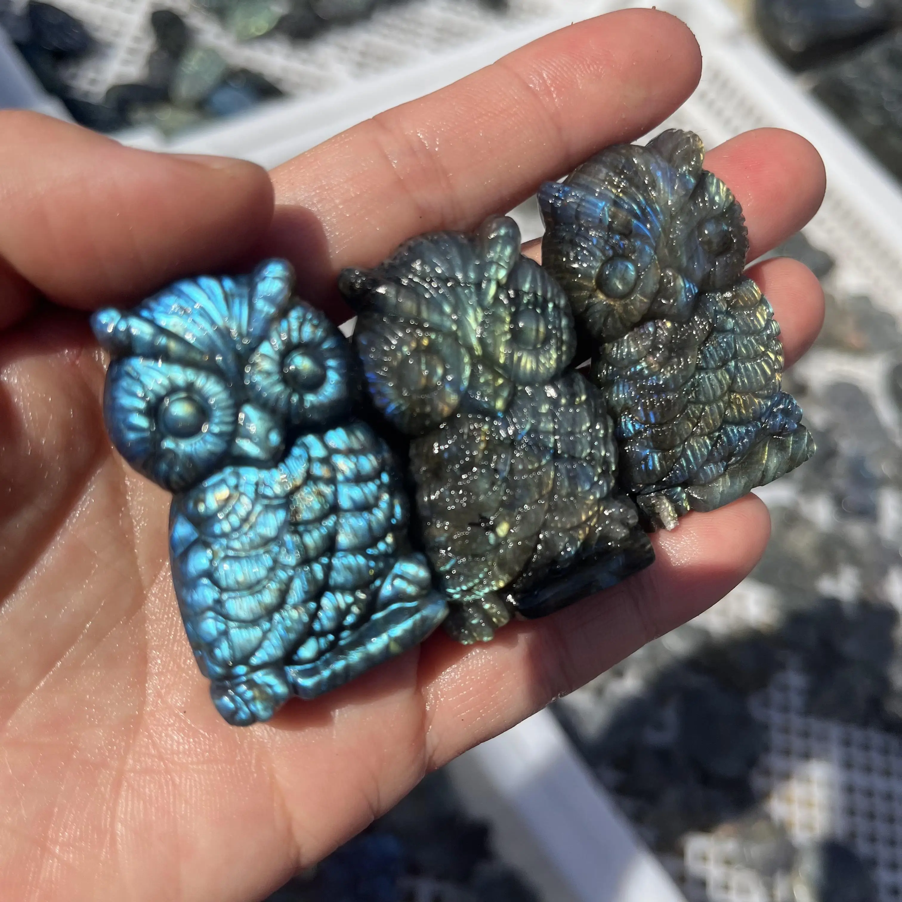 Wholesale natural high quality crystal elephant carved crafts blue labradorite owl snake butterfly carvings stone for gift