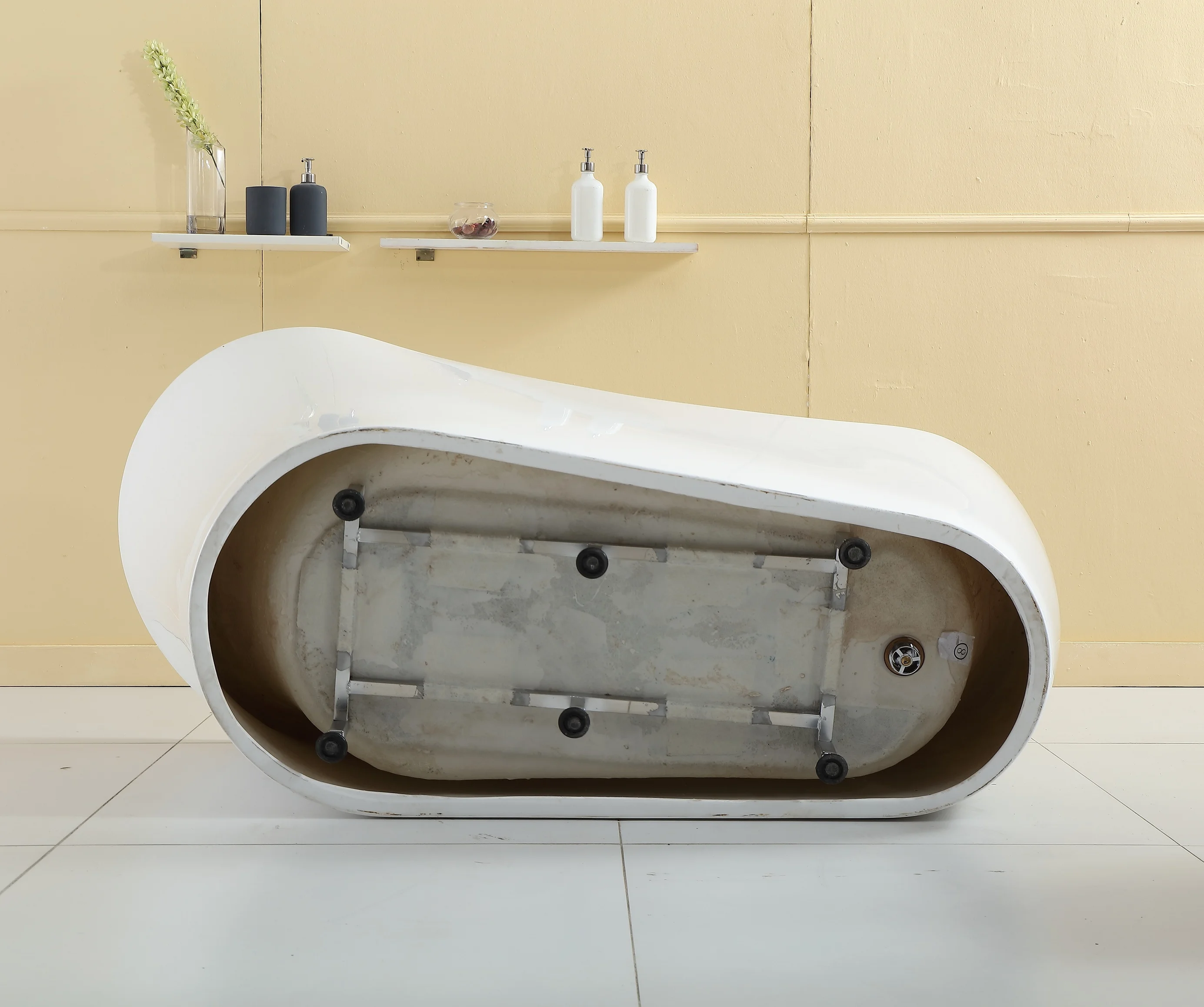 Free Standing Bath Tub Whole Seller Hot Sale Acrylic CE Modern Divano Freestanding Vasca Da Bagno Di Design Drainer Body Soaking