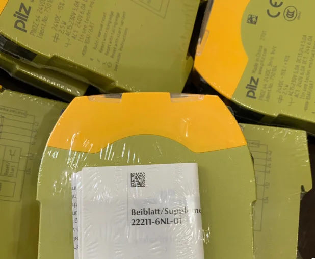 
PNOZsigma safety relay 750104 Safety relay PNOZ s4 24VDC 3 n/o 1 n/c emergency stop relay 