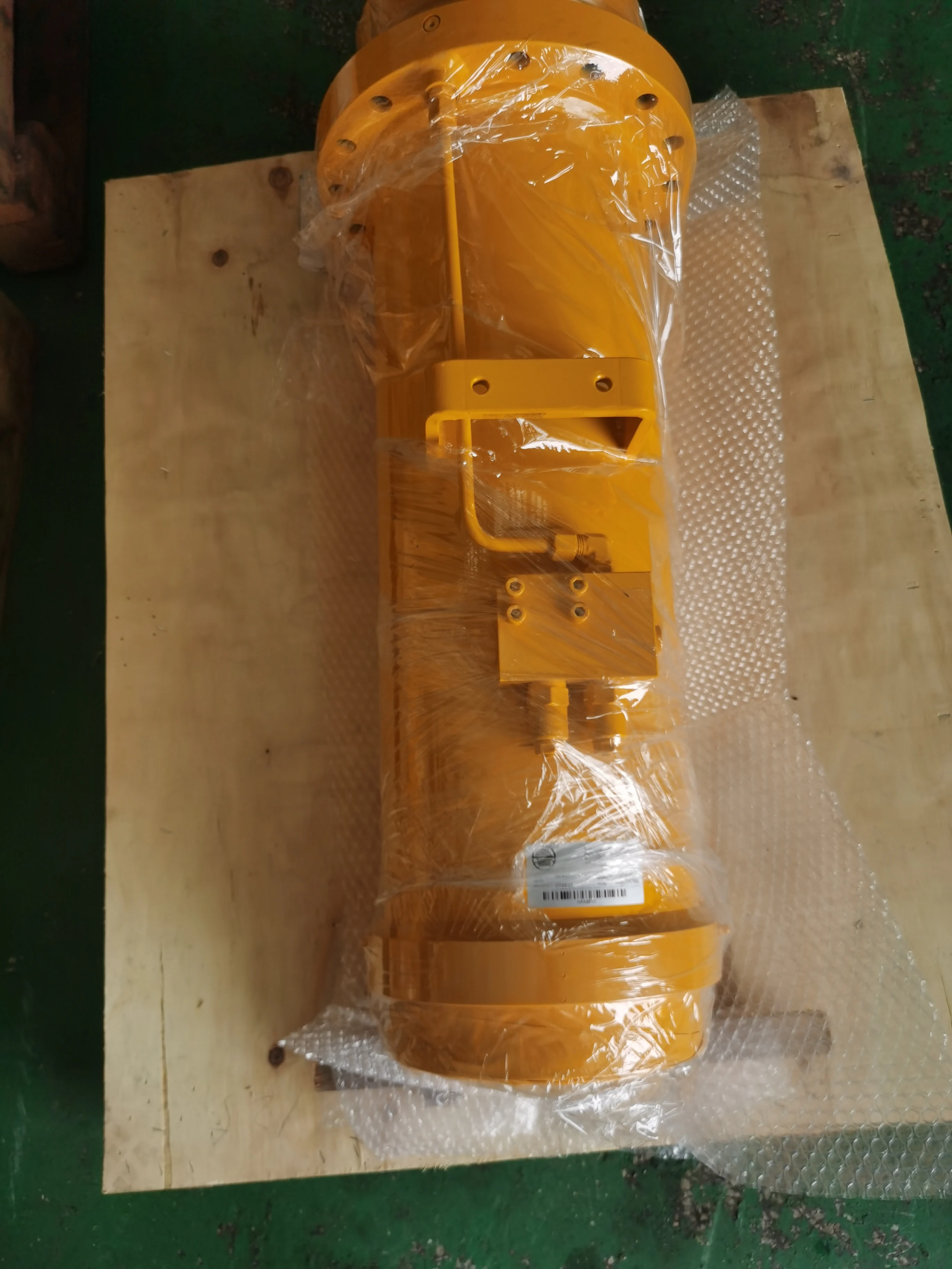 Yellow high torque size optimized robust hydraulic rotary actuators  used in Drill Jumbo