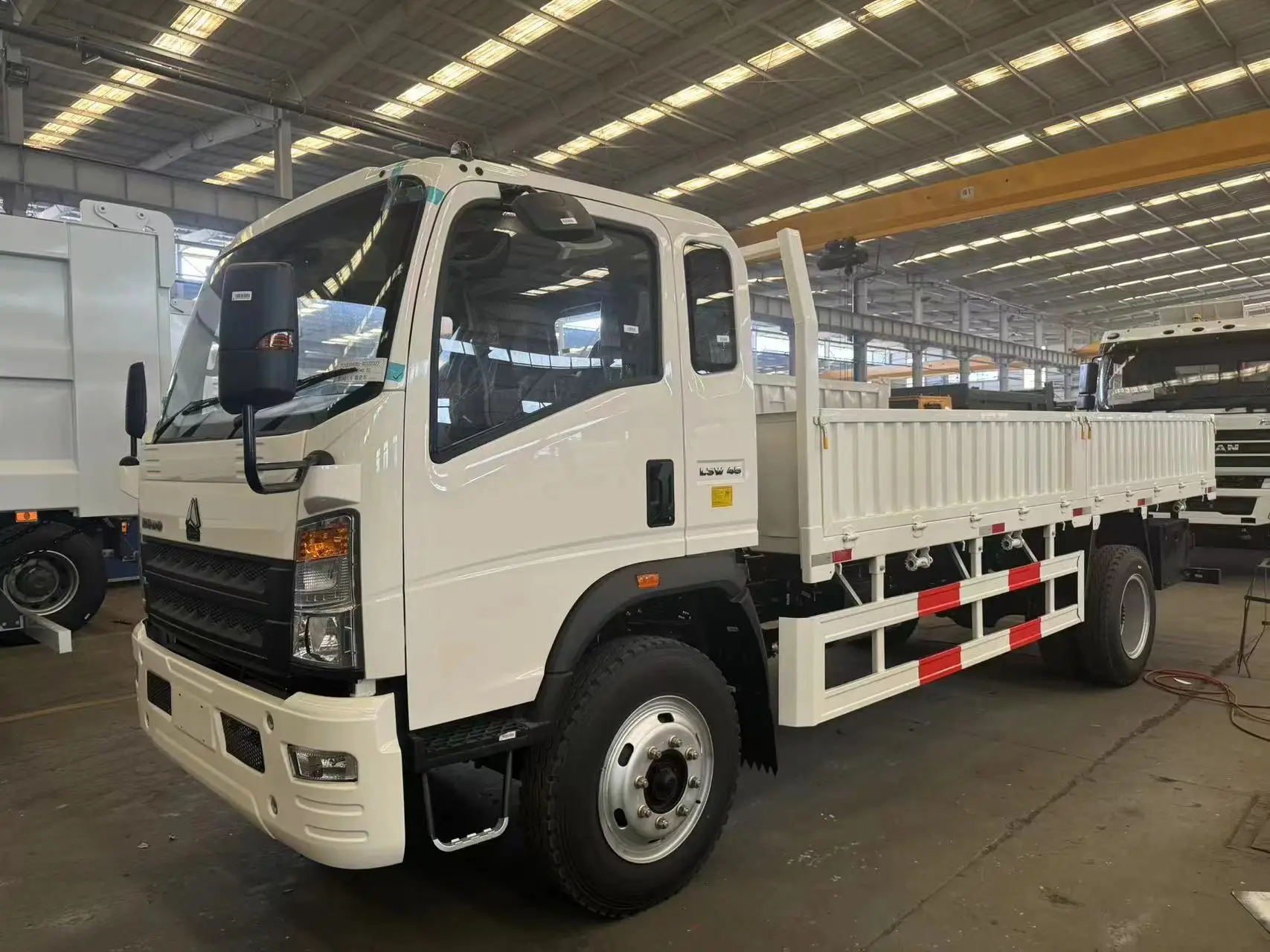 5T 6T 8T 10T RHD 6 Tires Side Wall Light Cargo Truck