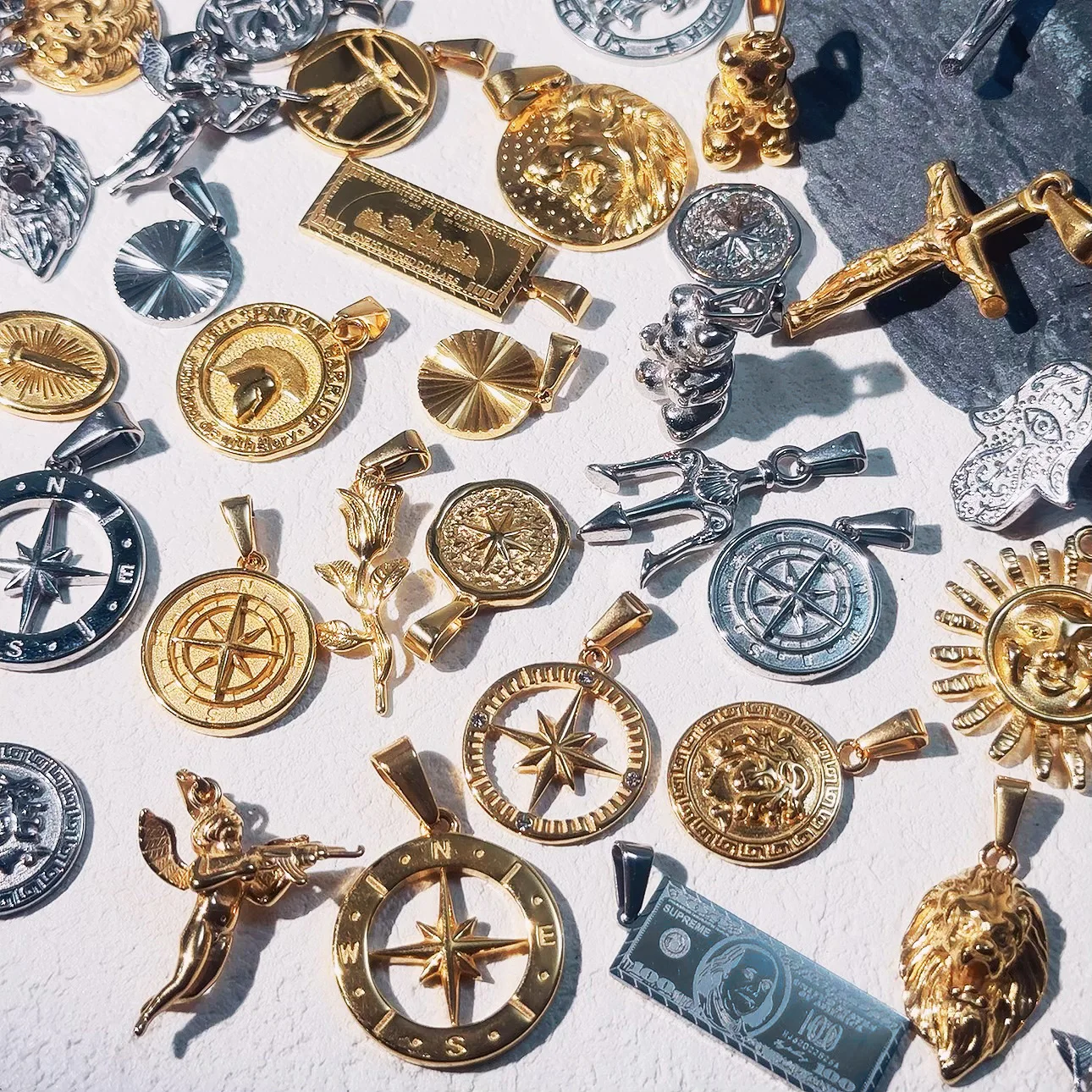 Tarnish Free Jewelry Caduceus Hamsa Hand Custom Pendant 18k Gold Plated Compass St Christopher Da Vinci Man Pendants For Men