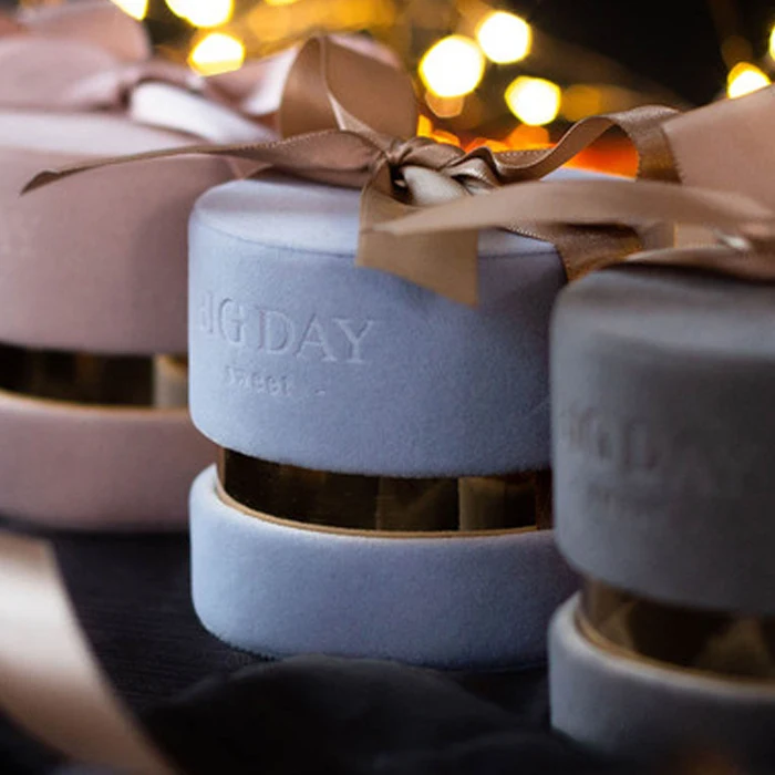 wholesale new design  luxury velvet candy gift cardboard box  ribbon  wedding  round tube gift box for guest
