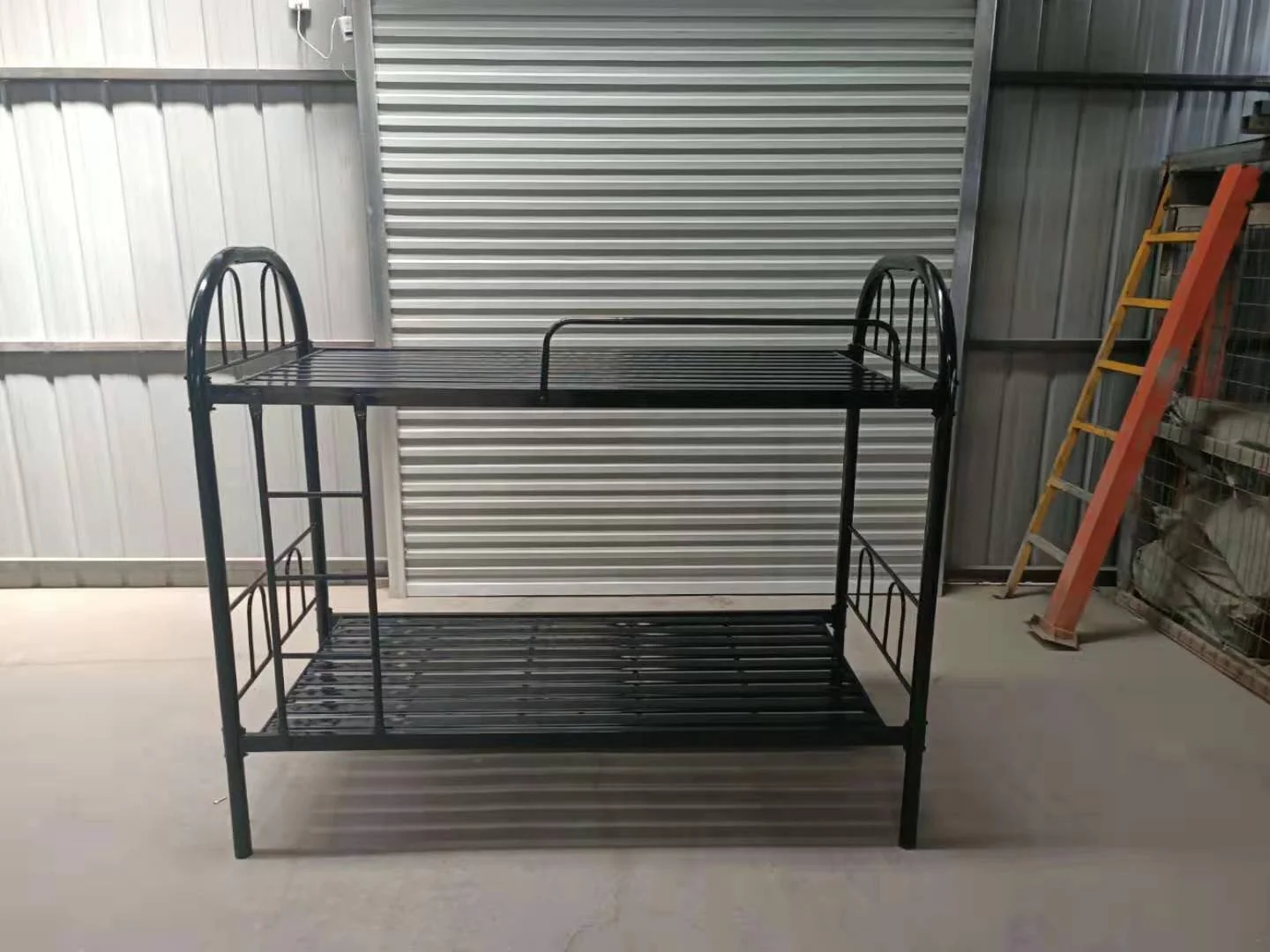 Factory sale directlysimple design heavy duty made in china hot sale cheap price Dubai Bahrain Qatar design metal beds