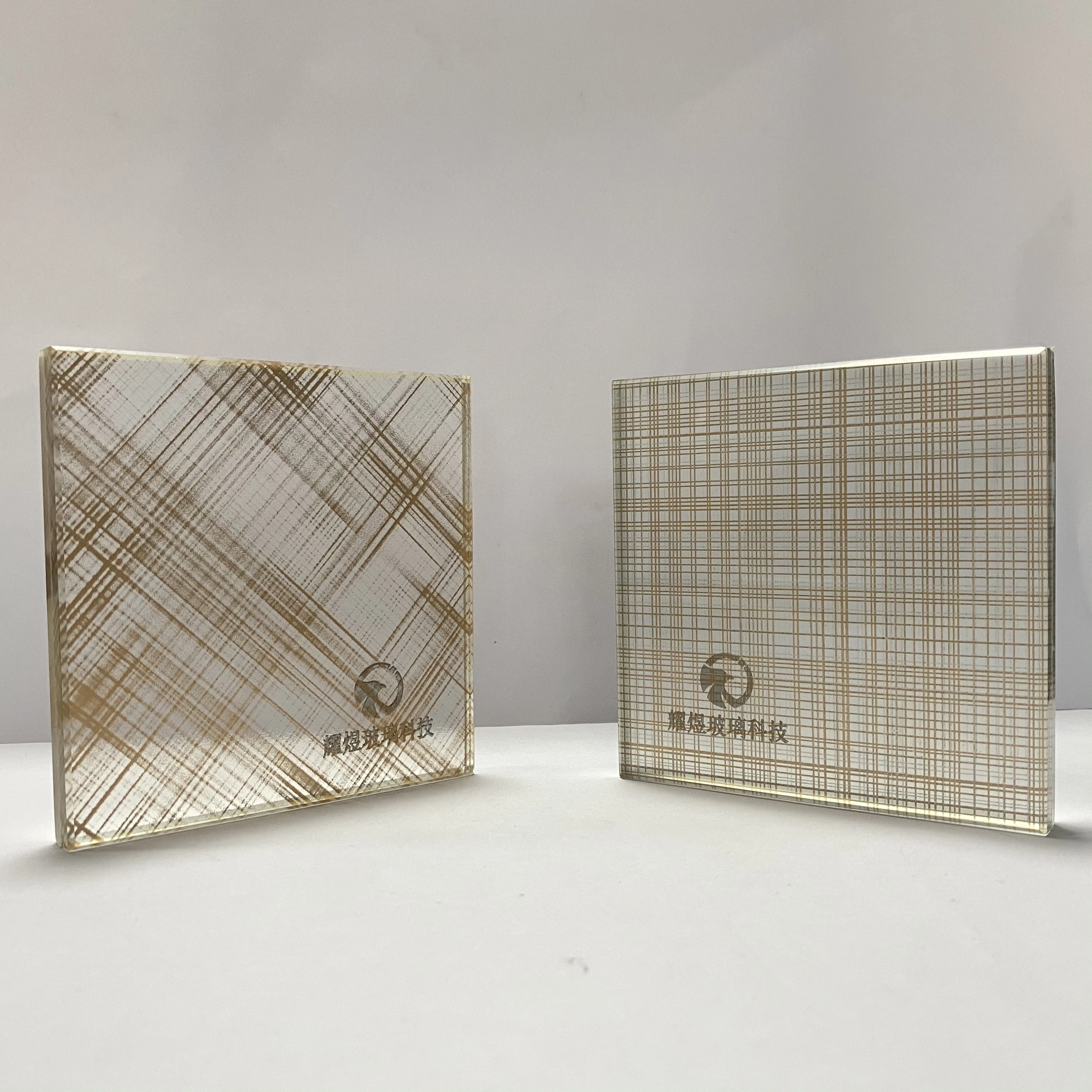 5mm, 6mm, 8mm, 10mm tempered decorative gold wire mesh Laminated Glass customized