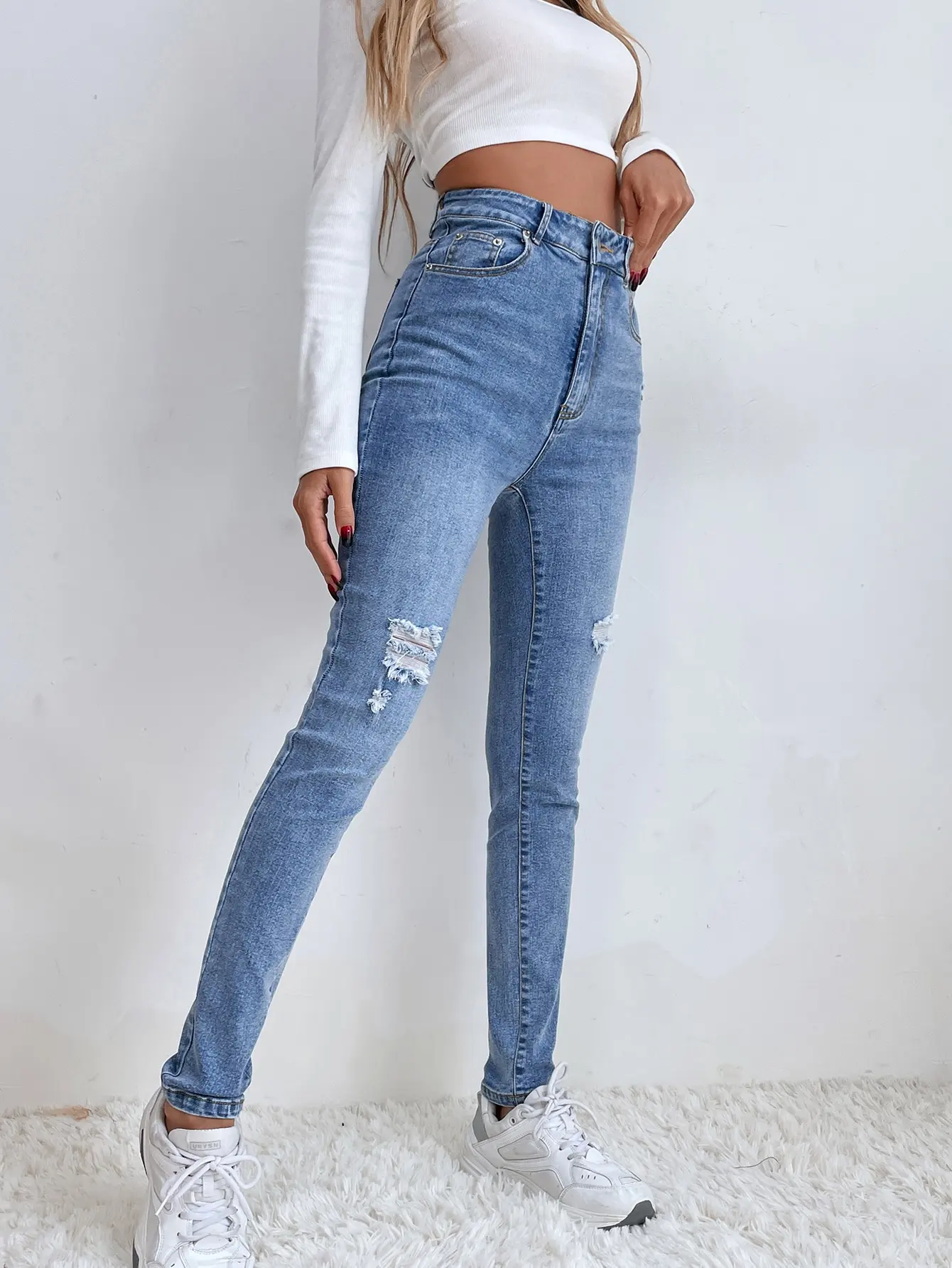 Wholesale Jeans Women Manufacturer Provides Women Denim Jeans Ripped Skinny Fit Jeans For Women