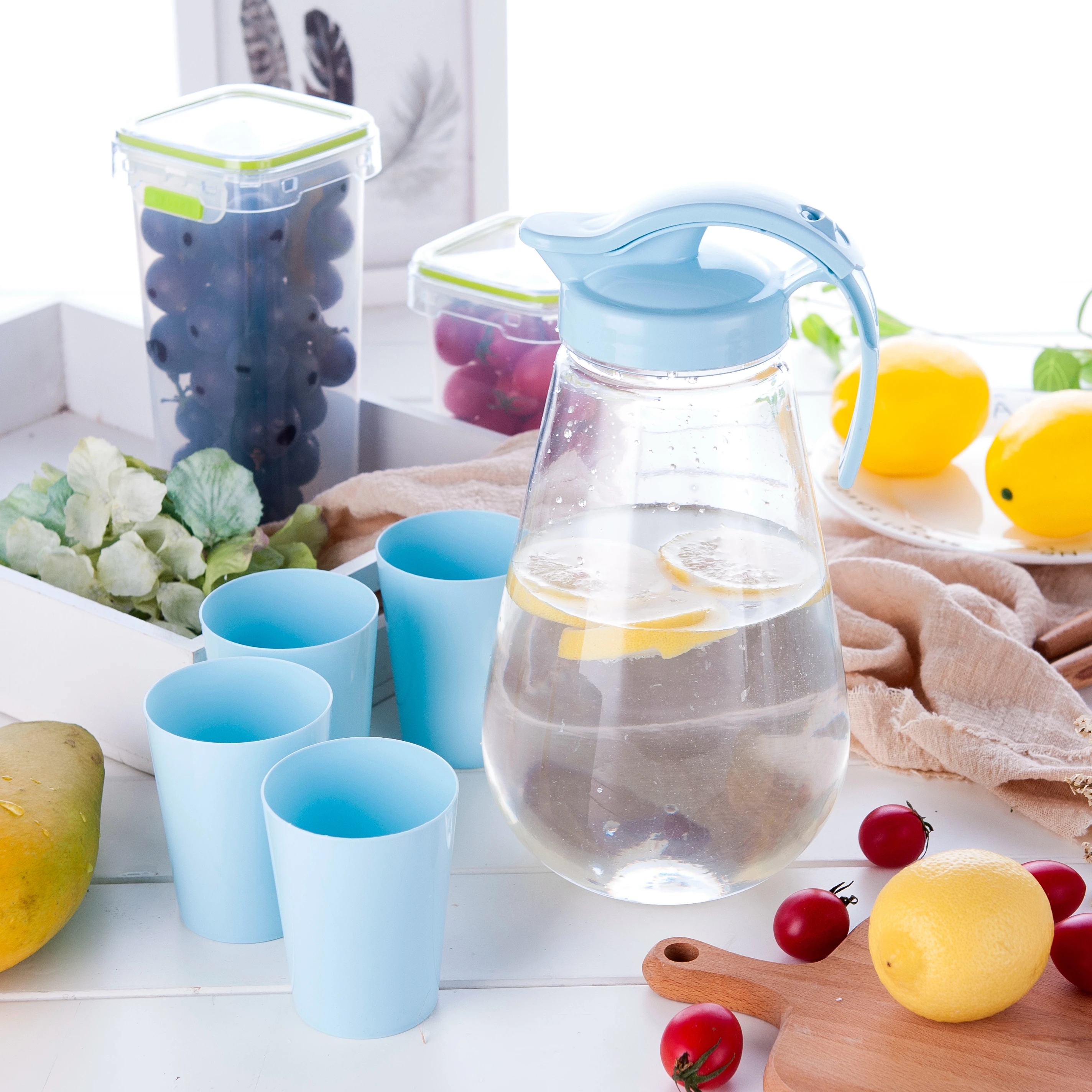 Professional Manufacturer Supplier Plastic 2300ML Water Jug With Side Handle Water Pitcher With Lid