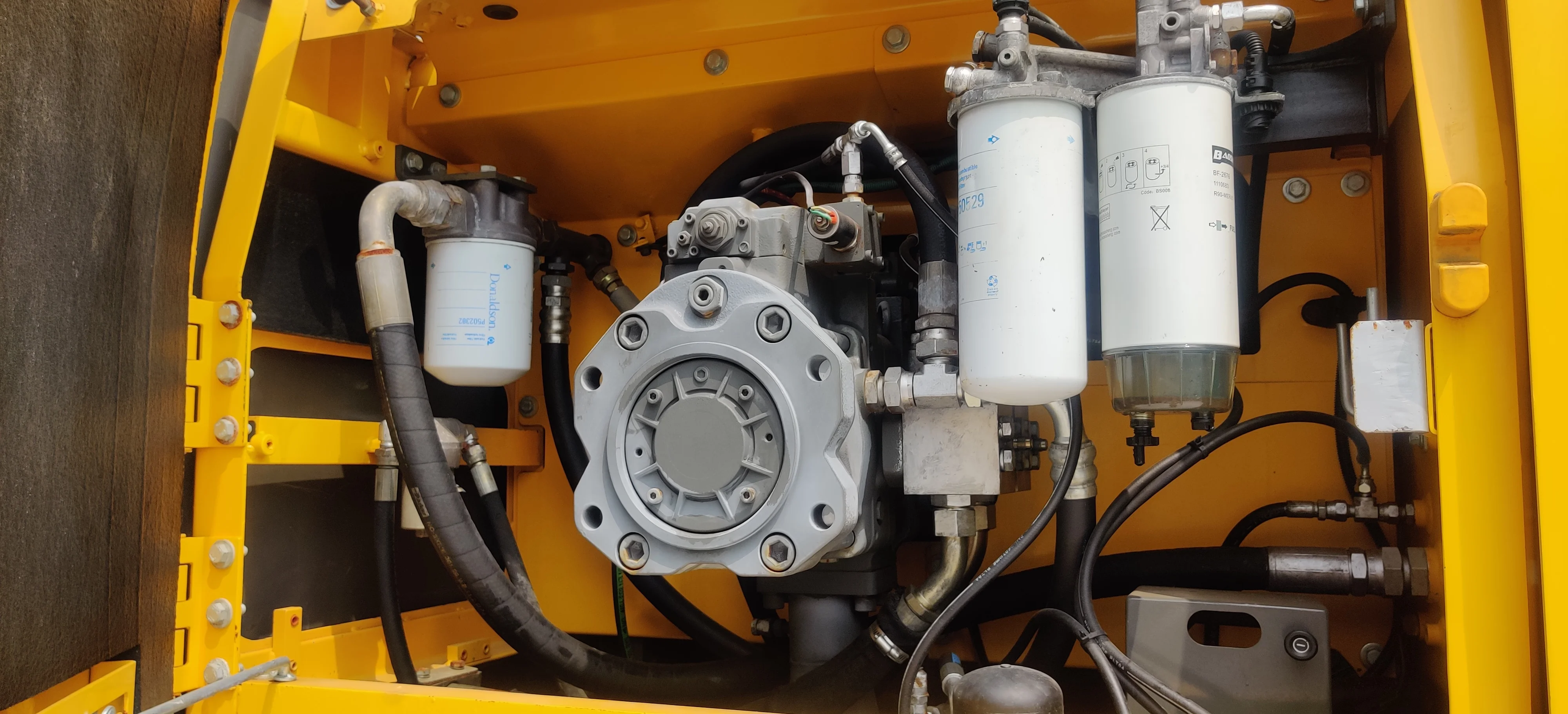 High Performance Used Volvo 460 Crawler Excavators In Construction Works