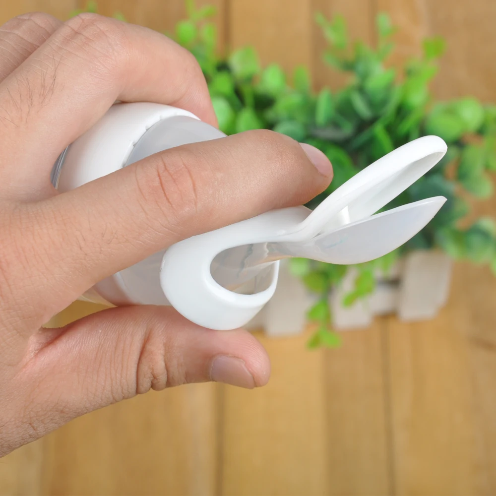 Top Selling Baby Feeding Nursing Bottle Milk Juice Squeeze Silicone Spoon Baby Feeding Bottle