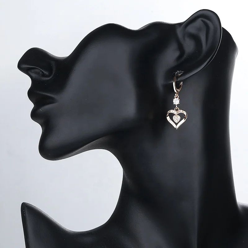 Custom Luxury Designer Heart-Shaped 18K Gold Plated Jewelry Bridal Huggies Earrings Zirconia Jewelry Set  For Women