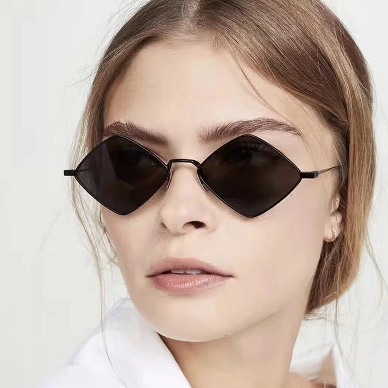 Retro Quadrilateral Metal Frame Sunglasses Europe and the United States INS Sunglasses Hip-hop Personality Beach Glasses