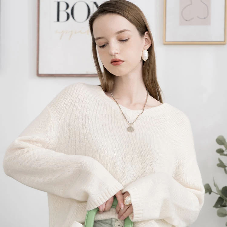 clean white bottom knit unlined upper cashmere sweater