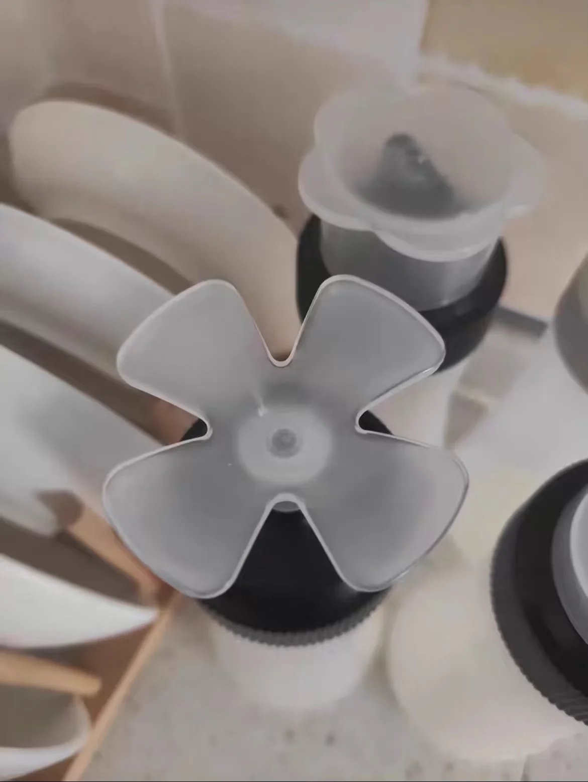 Squeeze Type Sauce Bottle Food Grade Salad Ketchup Honey Bottle Olive Oil Pointed Mouth Five-hole Plastic  Seasoning Bottle