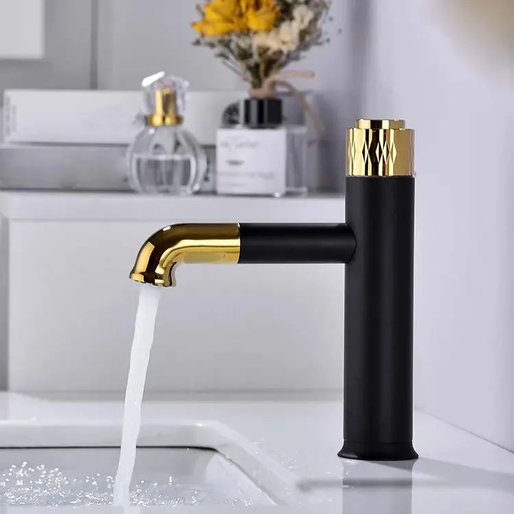 Rotate 360 degrees spout brass deck mounted faucet Bottle handel washbasin hot cold water control faucet