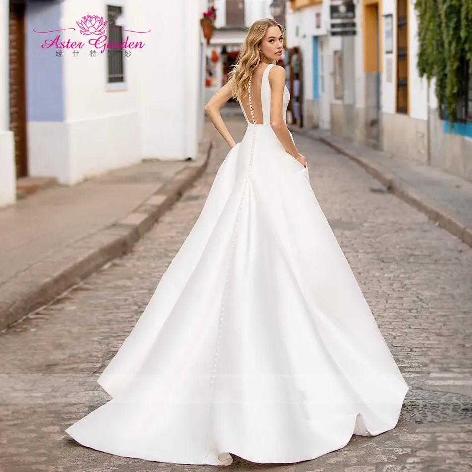 Aster garden Satin Wedding Dress 2021 Graceful Backless Scoop A-Line Sleeveless Button Vintage Bride Gowns Vestido De Noiva