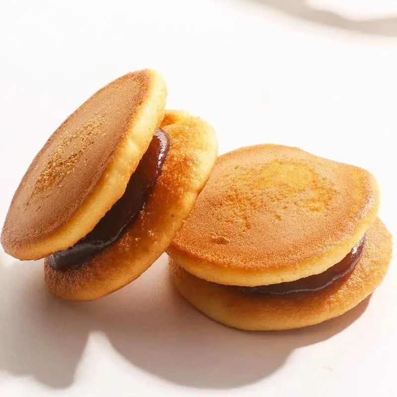 Dorayakido Japanese Red Bean Black Sesame Flavor Breakfast Food Bread Stuffed Sponge Cake Afternoon Tea Heart Pastry Snacks.