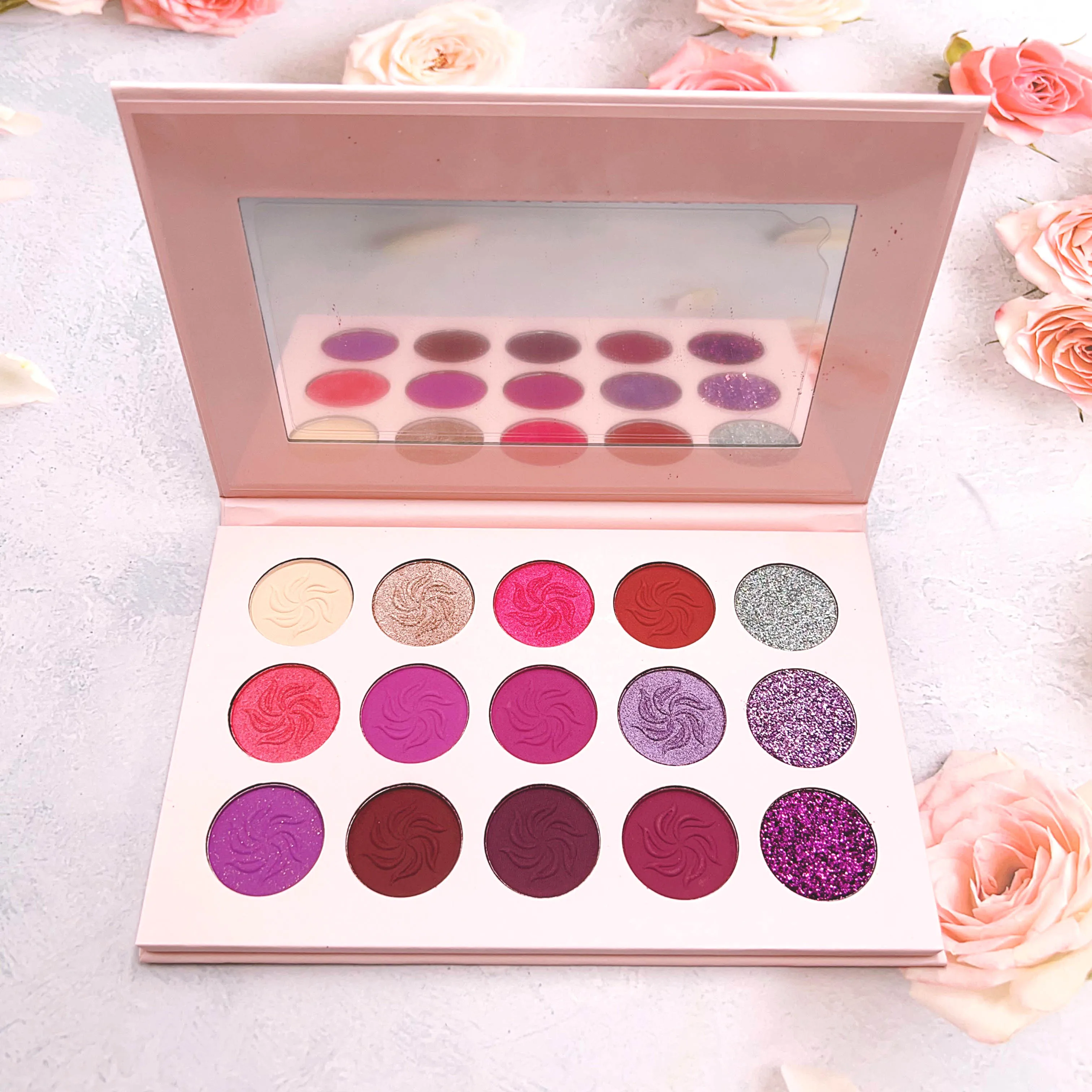 Wholesale 18-Holes Eyeshadow Palette  Colors Private Label and print your Logo Includes Eyelash Primer Makeup Products